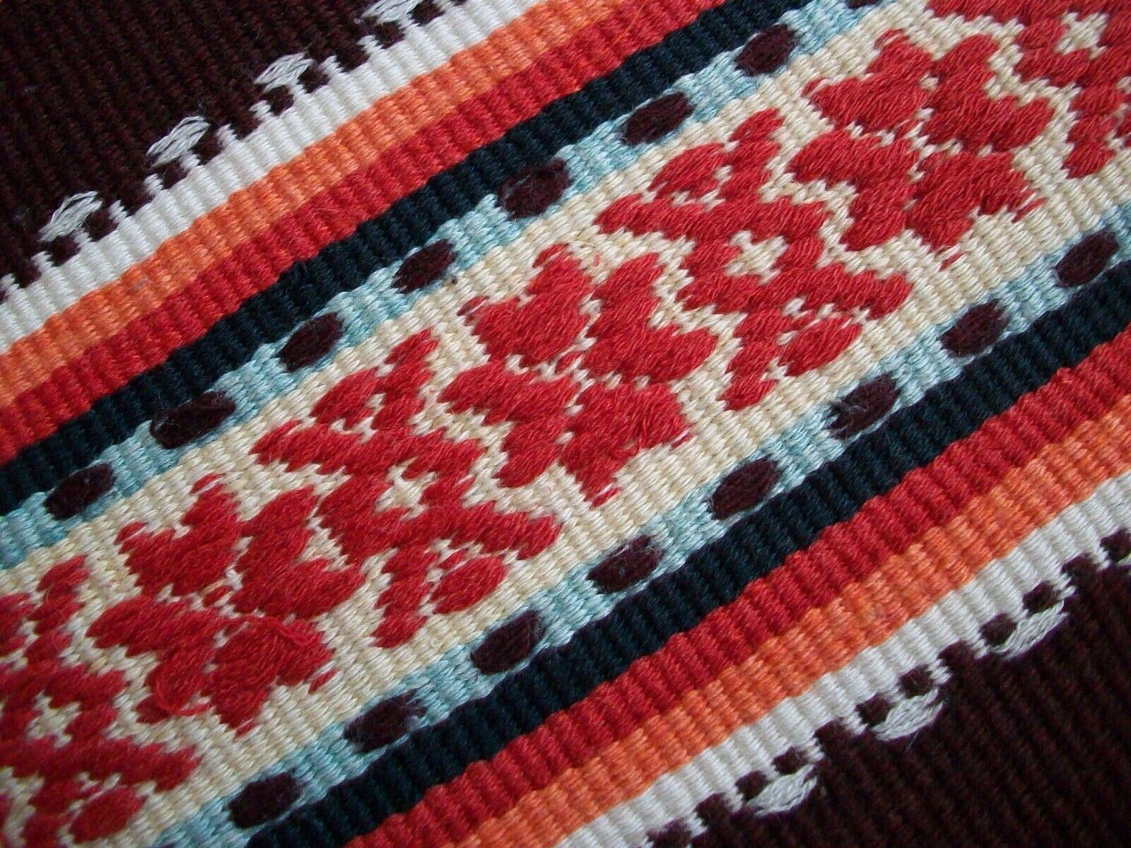 Vintage Embroidered Wool Serape Blanket or Rug, Mexico, C.1970's In Good Condition In Chatham, ON