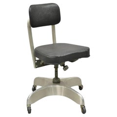 Vintage Emeco Corp Art Deco Alluminio spazzolato Nero Sedia girevole da ufficio