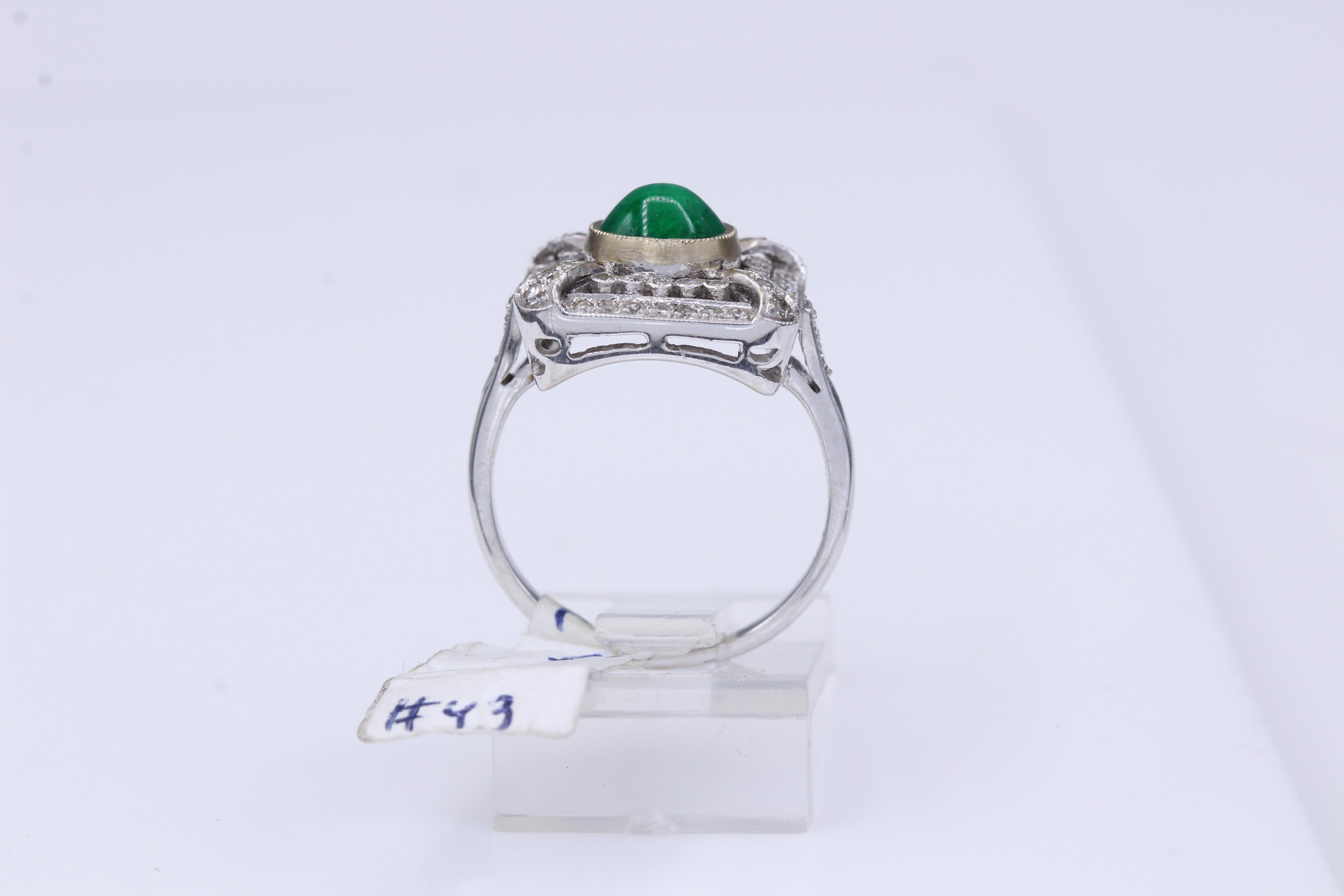 Vintage Emerald 18 Karat White Gold Ring with Diamonds Cabochon Emerald Ring In Good Condition In Brooklyn, NY