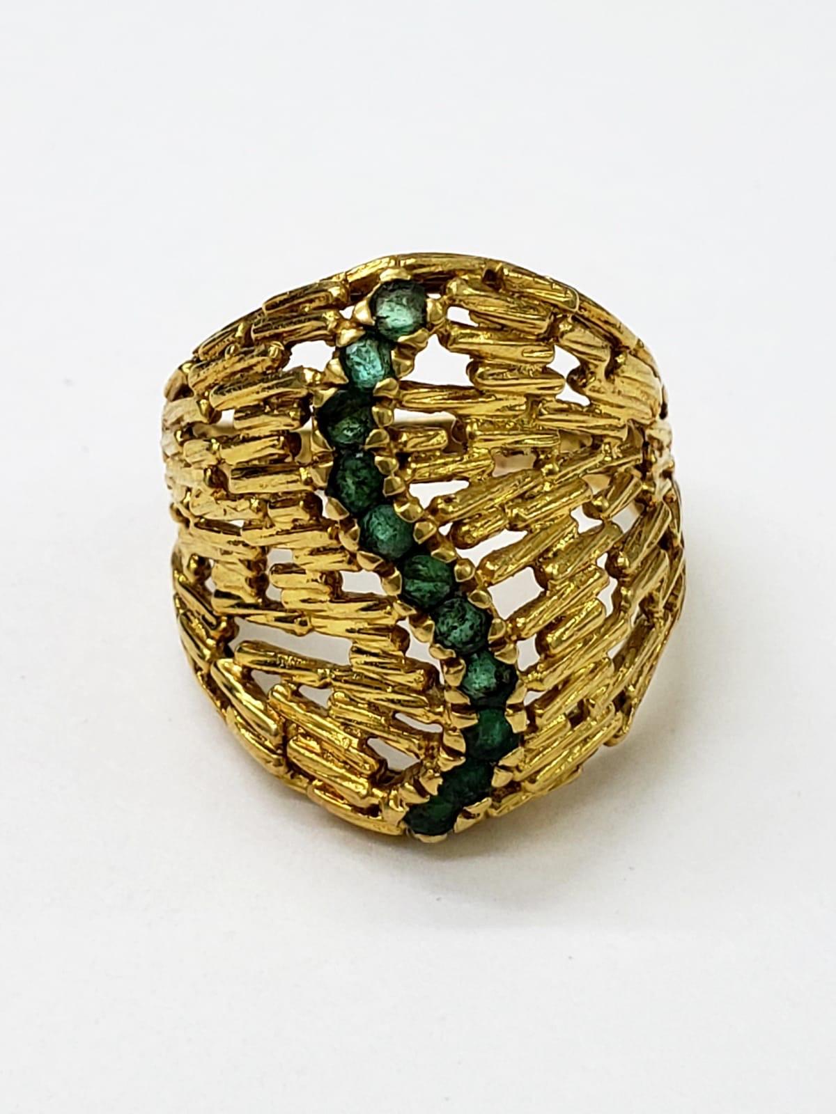 Vintage Emerald 18 Karat Gold Brick Design Cocktail Ring In Good Condition For Sale In Miami, FL
