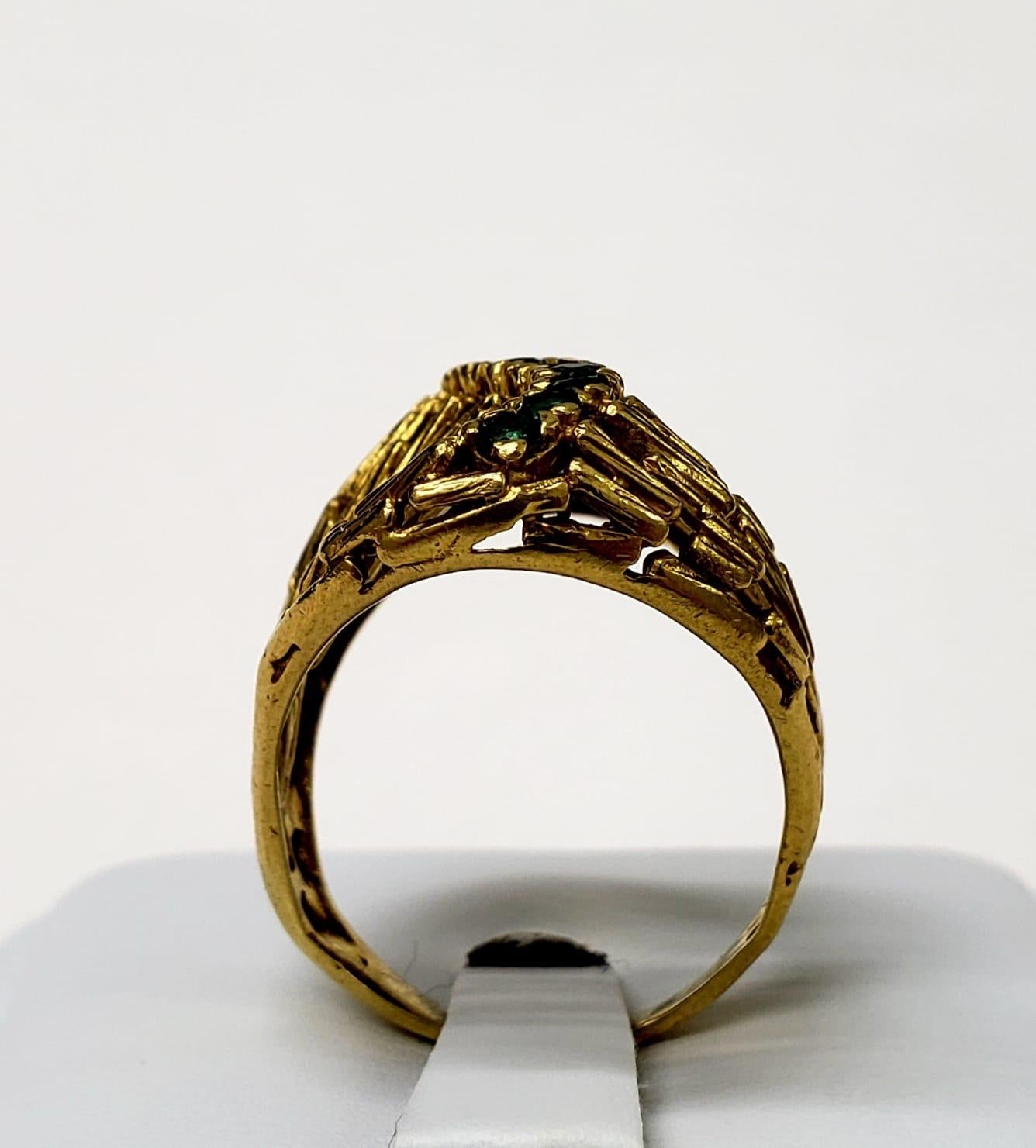 Women's Vintage Emerald 18 Karat Gold Brick Design Cocktail Ring For Sale