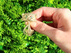 Vintage Emerald and 18k Yellow Gold Cat Brooch (1974)