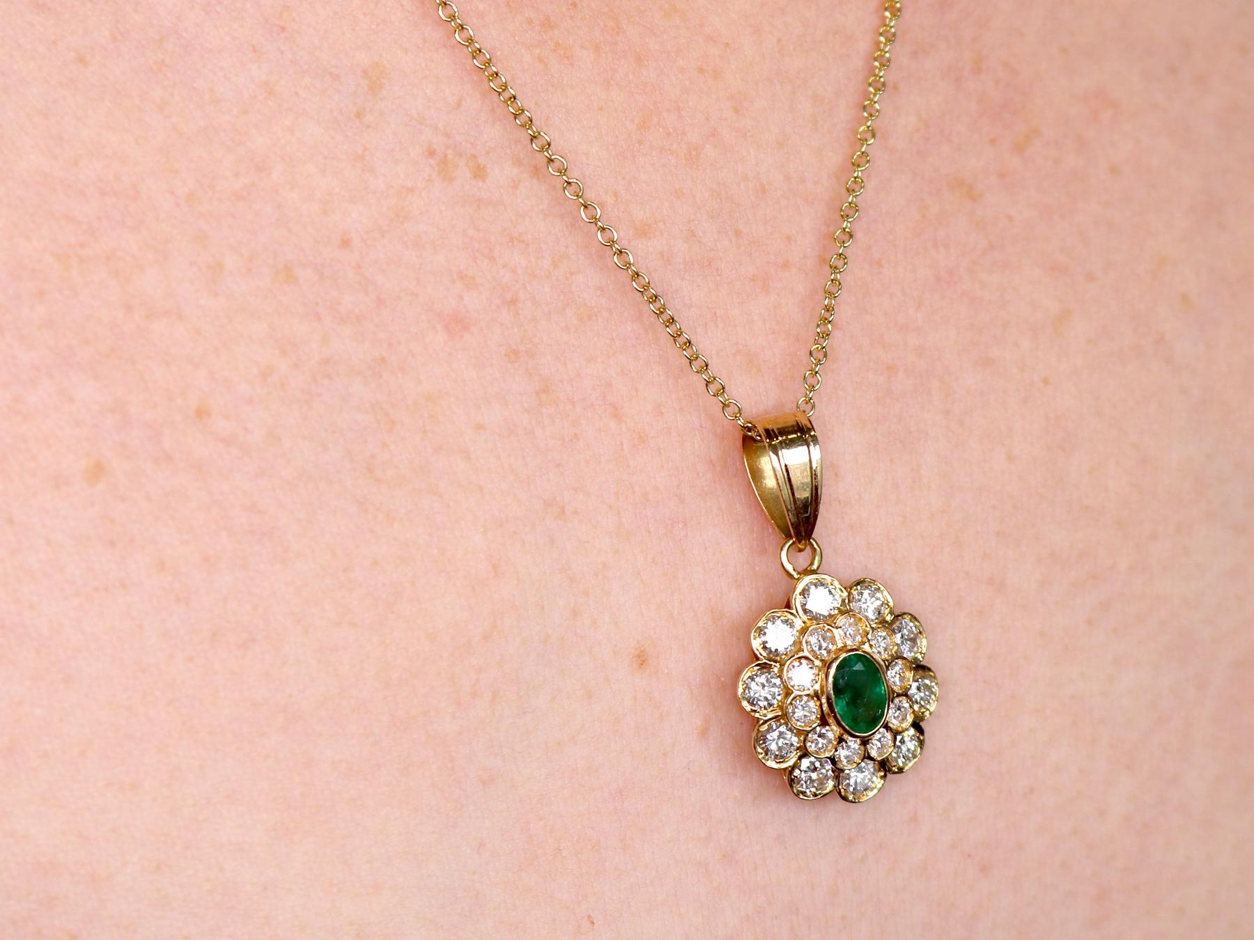 Vintage 1990's Emerald and 2.28 Carat Diamond and Yellow Gold Pendant For Sale 1