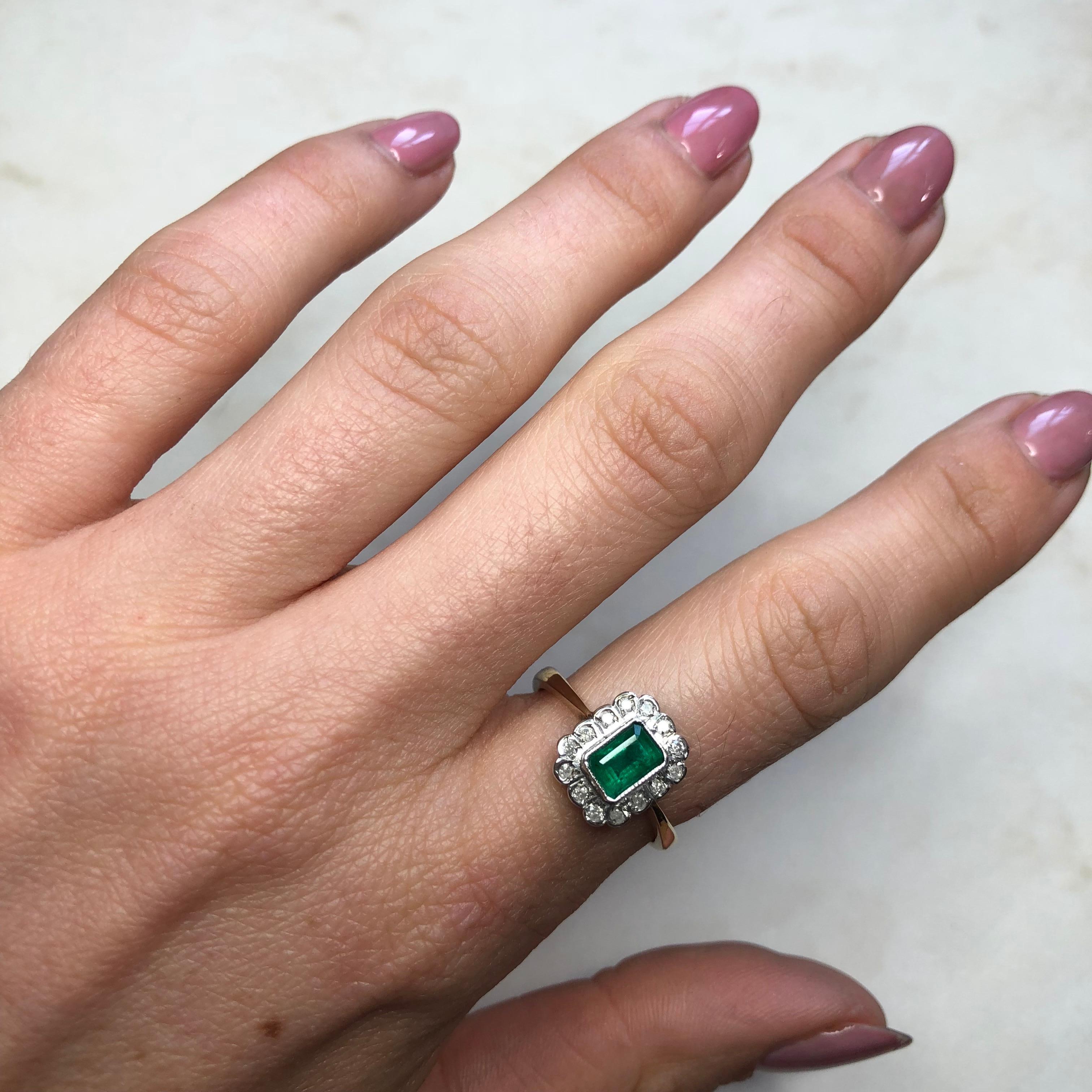 Vintage Emerald and 9 Carat Gold Ring 2