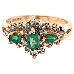 Anillo de moda vintage de oro amarillo de 10 quilates con esmeralda y diamantes