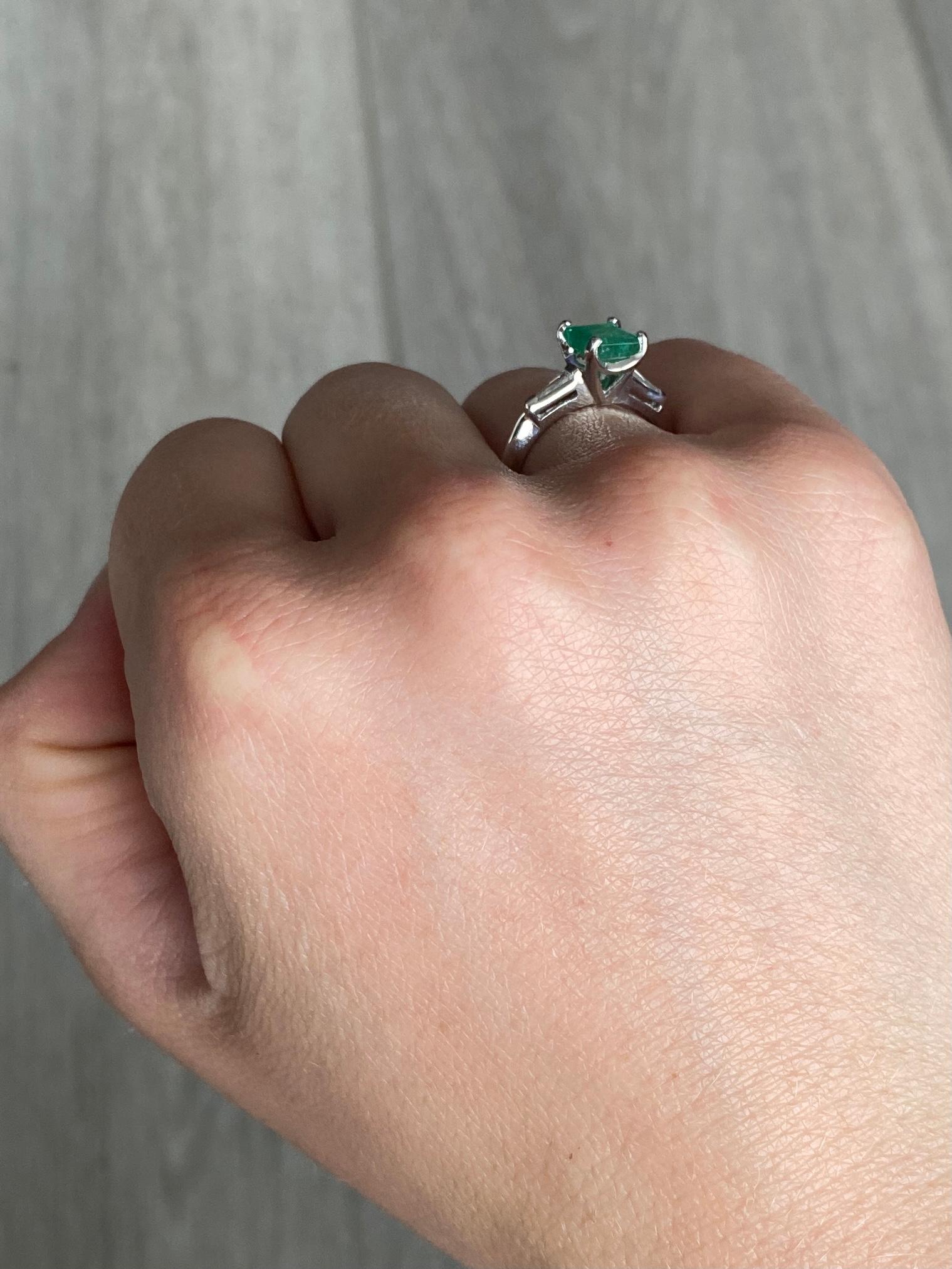 Women's Vintage Emerald and Diamond 14 Carat White Gold Solitaire Ring For Sale