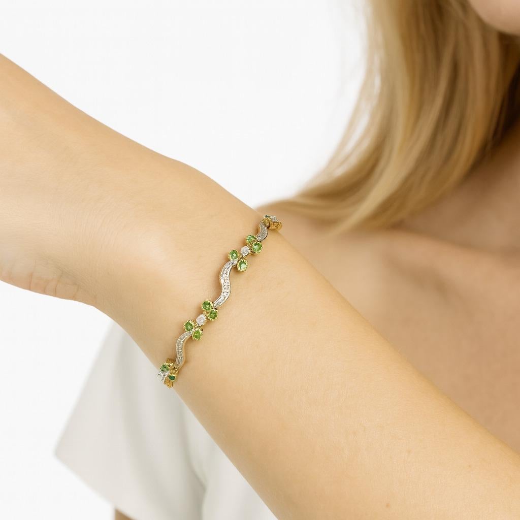 Vintage Emerald and Diamond 14K Two-Tone Gold Mid-Century Bracelet In Excellent Condition For Sale In Chicago, IL