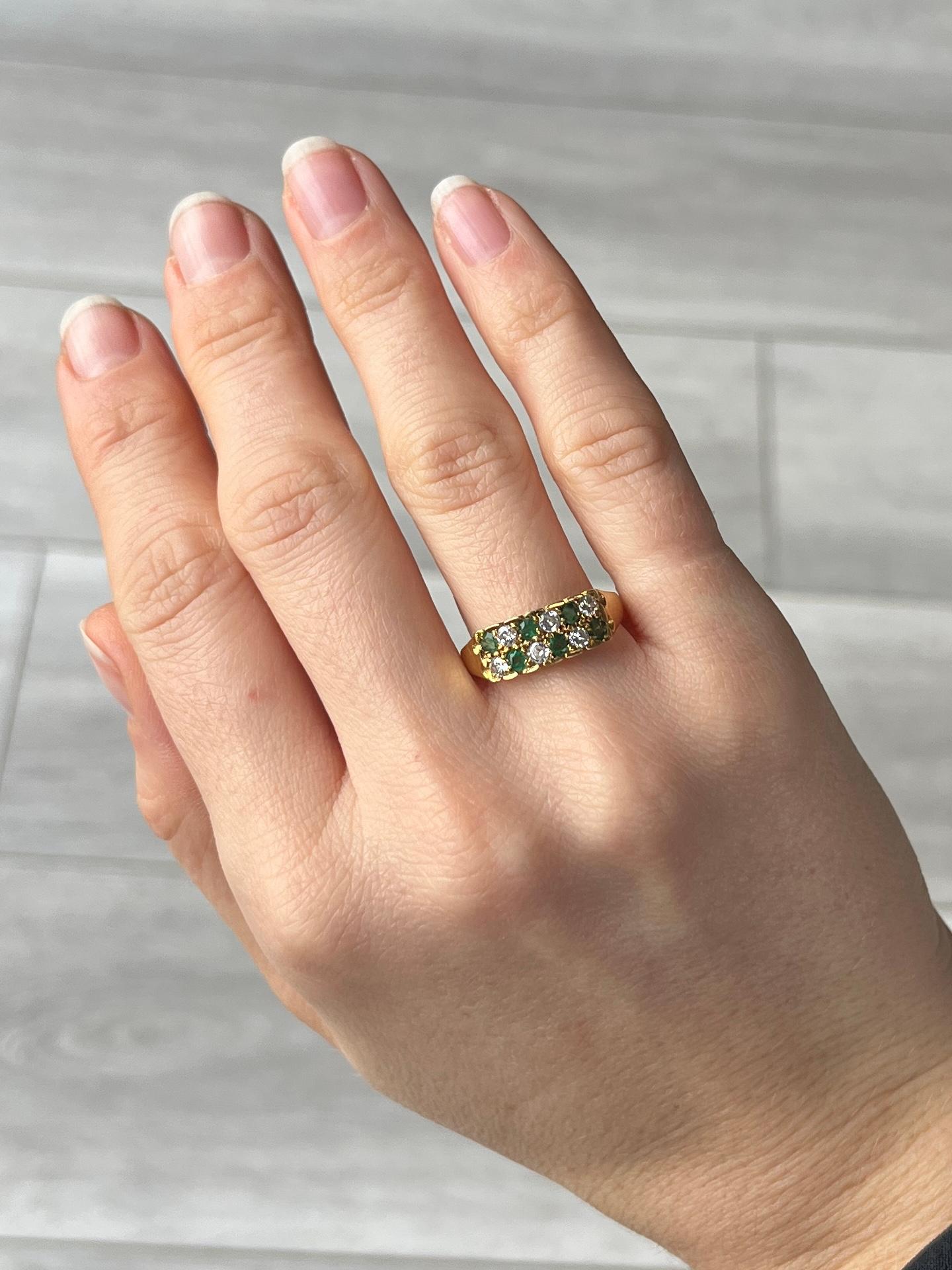 Round Cut Vintage Emerald and Diamond 18 Carat Gold Band