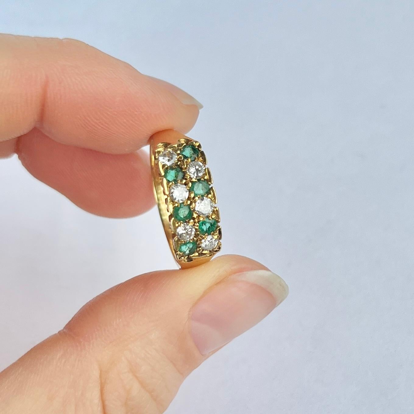Vintage Emerald and Diamond 18 Carat Gold Band In Good Condition In Chipping Campden, GB