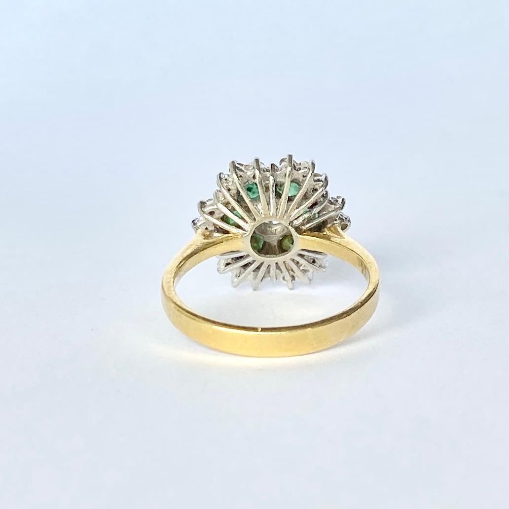 18 Karat Gold Cluster-Ring mit Smaragd und Diamant (Moderne)