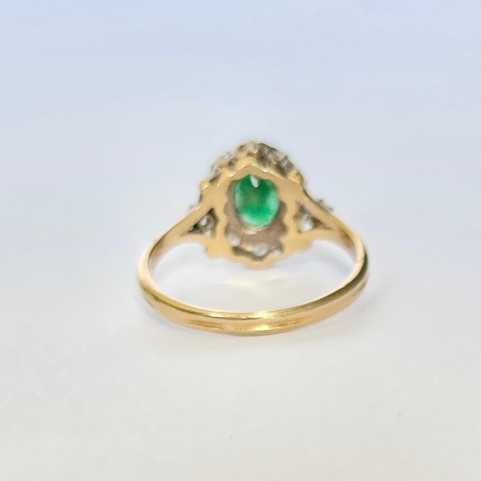 Vintage 18 Karat Gold Cluster-Ring mit Smaragd und Diamant im Zustand „Gut“ in Chipping Campden, GB