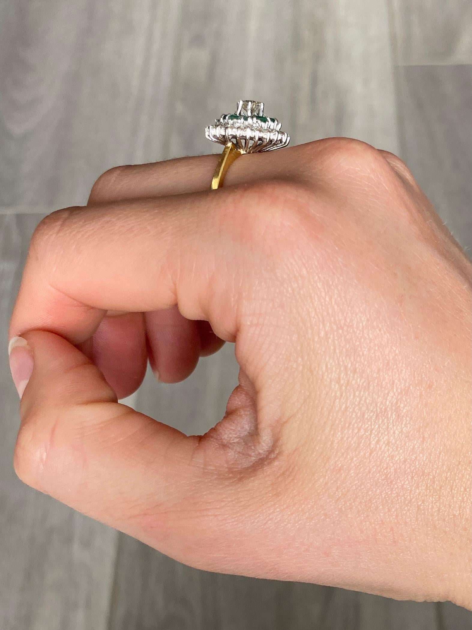 18 Karat Gold Cluster-Ring mit Smaragd und Diamant Damen