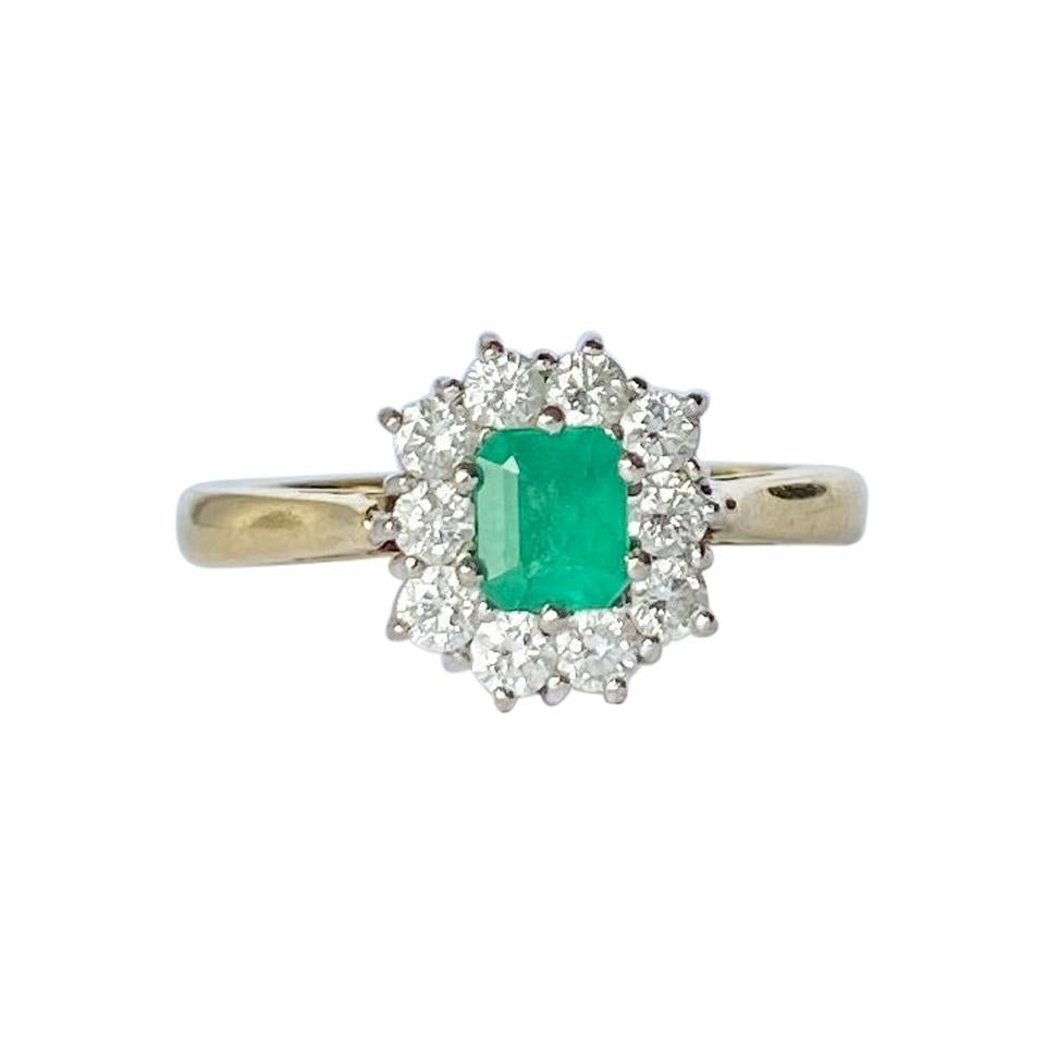 Vintage Emerald and Diamond 18 Carat Gold Cluster Ring For Sale