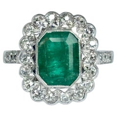 Vintage Smaragd und Diamant 18 Karat Weißgold Cluster Panel Ring