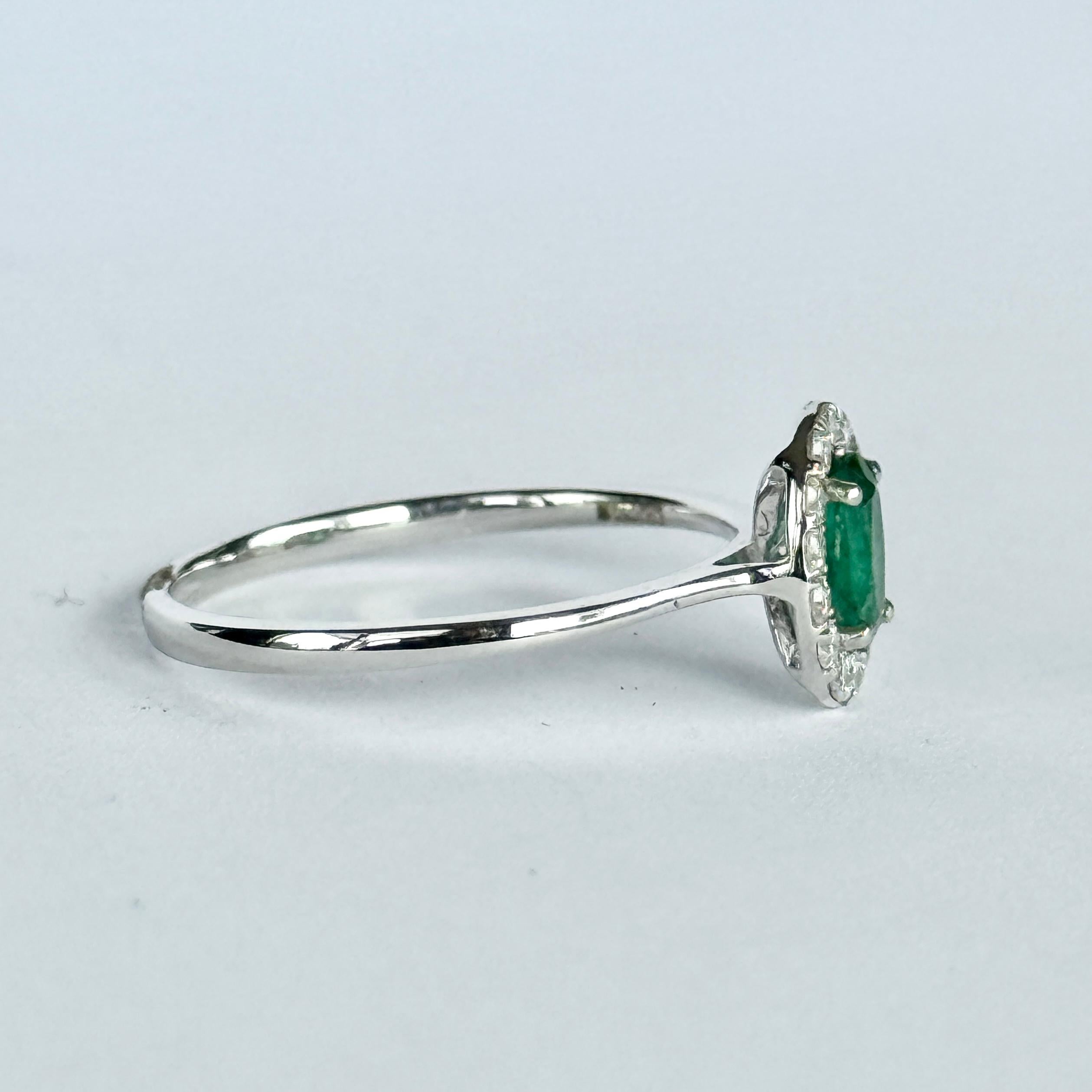 De las mujeres Anillo vintage en racimo de esmeraldas y diamantes de oro blanco de 18 quilates en venta