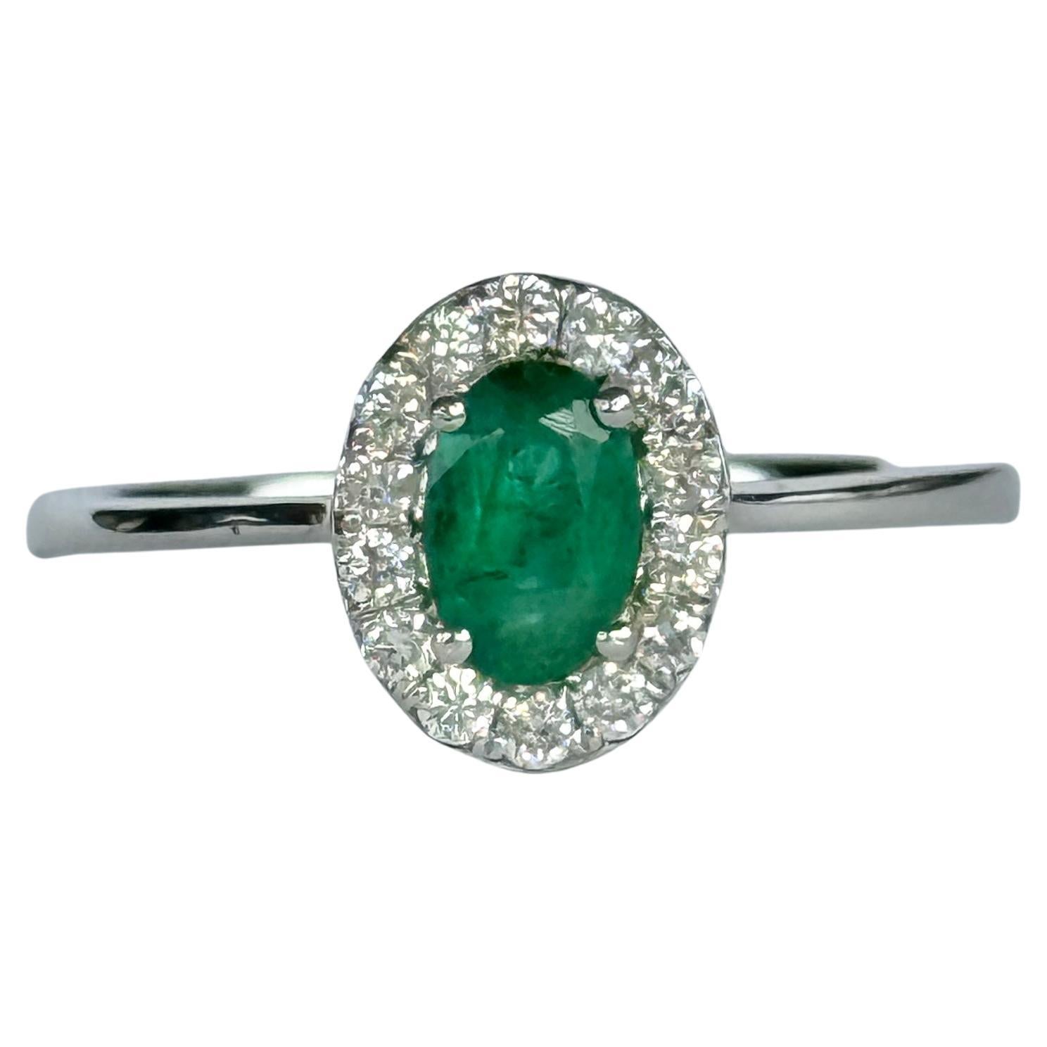 Anello a grappolo con smeraldo e diamante d'epoca in oro bianco 18 carati