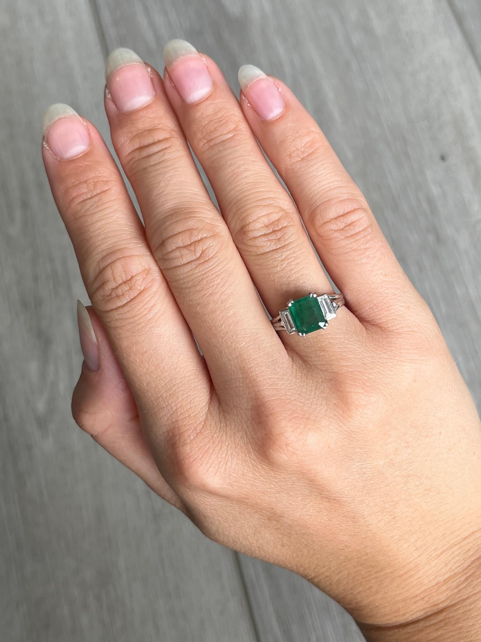 Baguette Cut Vintage Emerald and Diamond 18 Carat White Gold Solitaire Ring For Sale