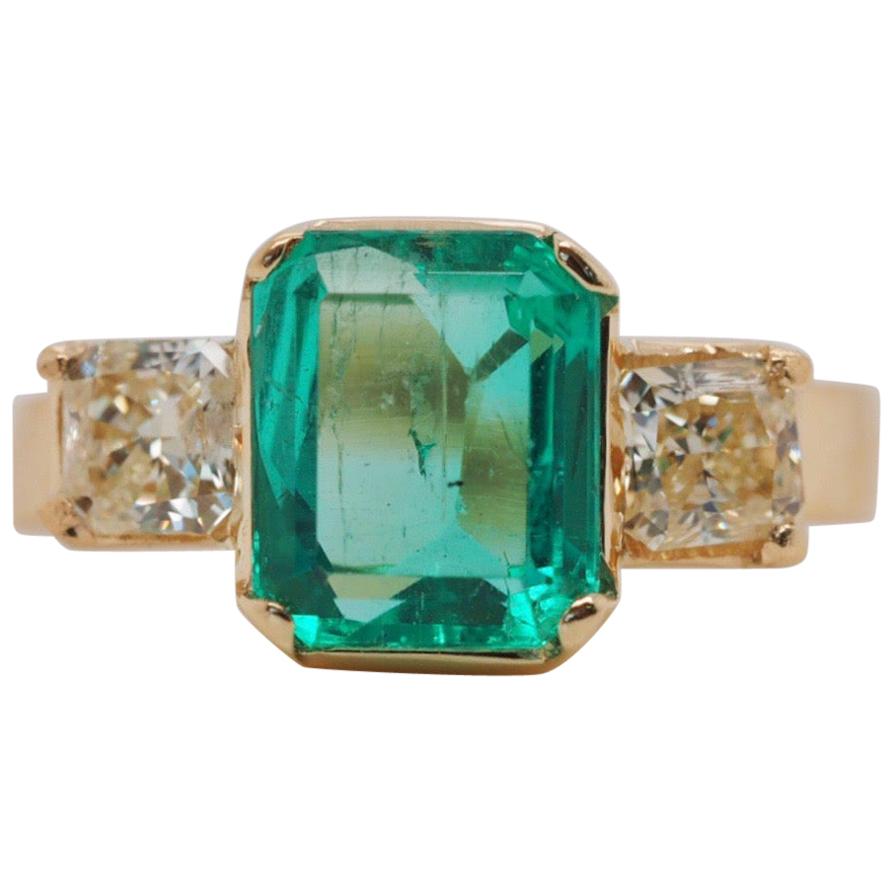 Vintage Emerald and Diamond 18 Karat Yellow Gold