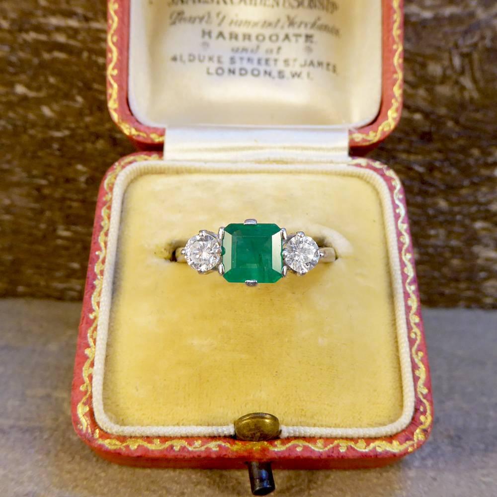 Vintage Emerald and Diamond 18 Carat White Gold Ring 3