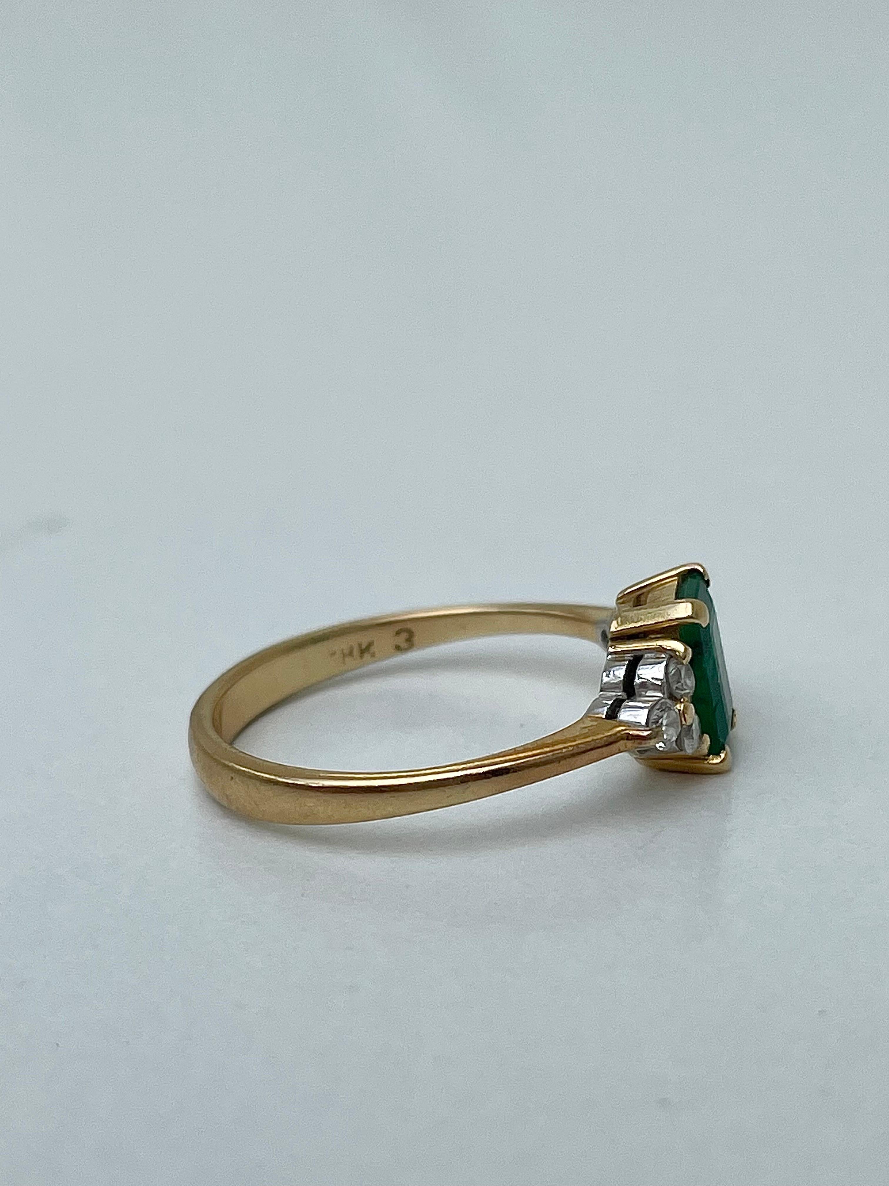 Vintage Smaragd und Diamant 18ct Gelbgold Ring im Zustand „Gut“ in Chipping Campden, GB