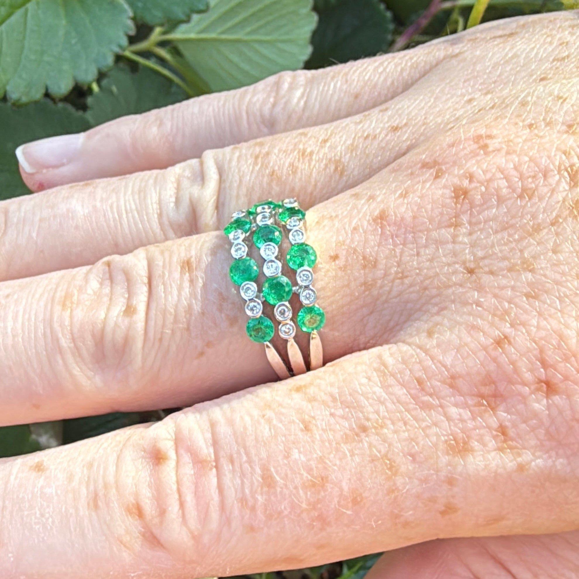 Vintage Smaragd und Diamant 18K Weißgold Ring im Angebot 4
