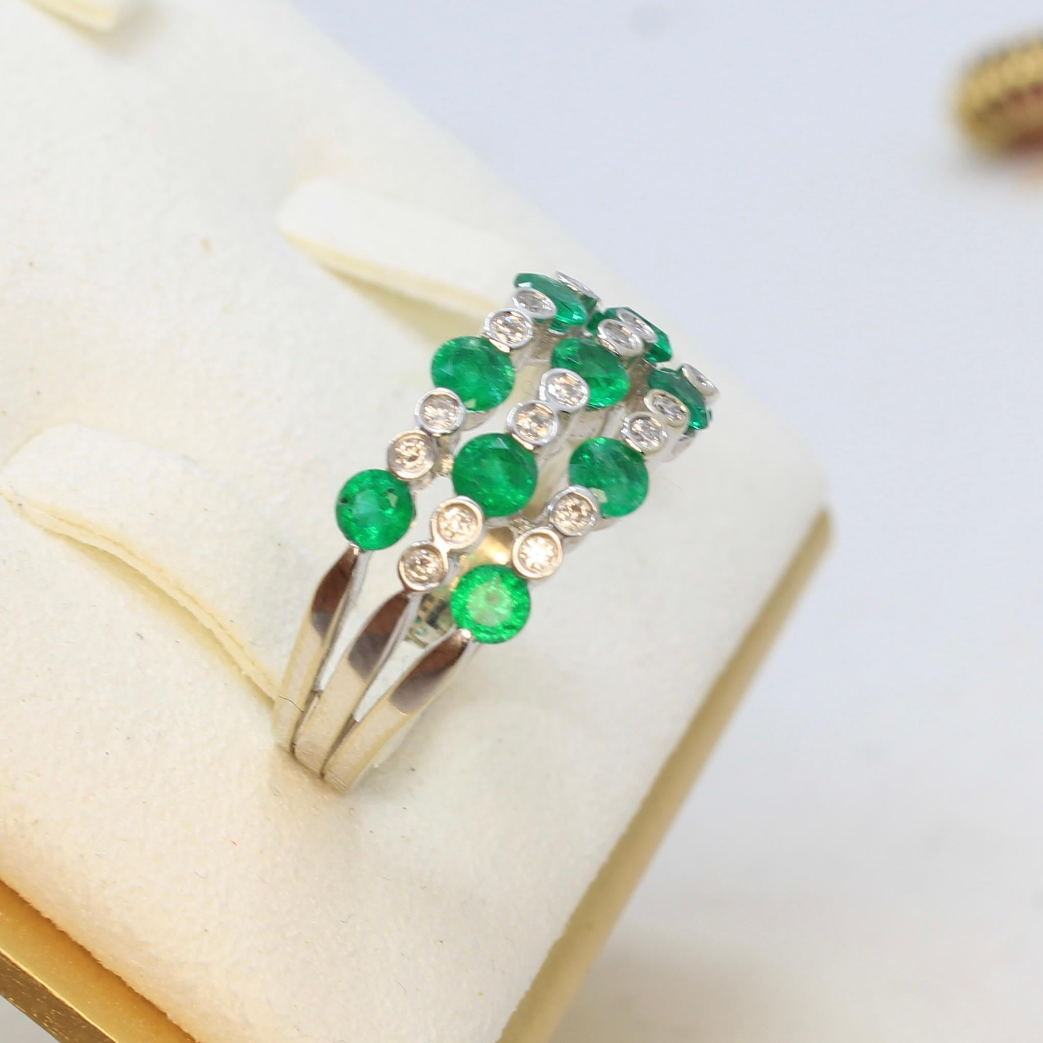 Vintage Smaragd und Diamant 18K Weißgold Ring (Zeitgenössisch) im Angebot
