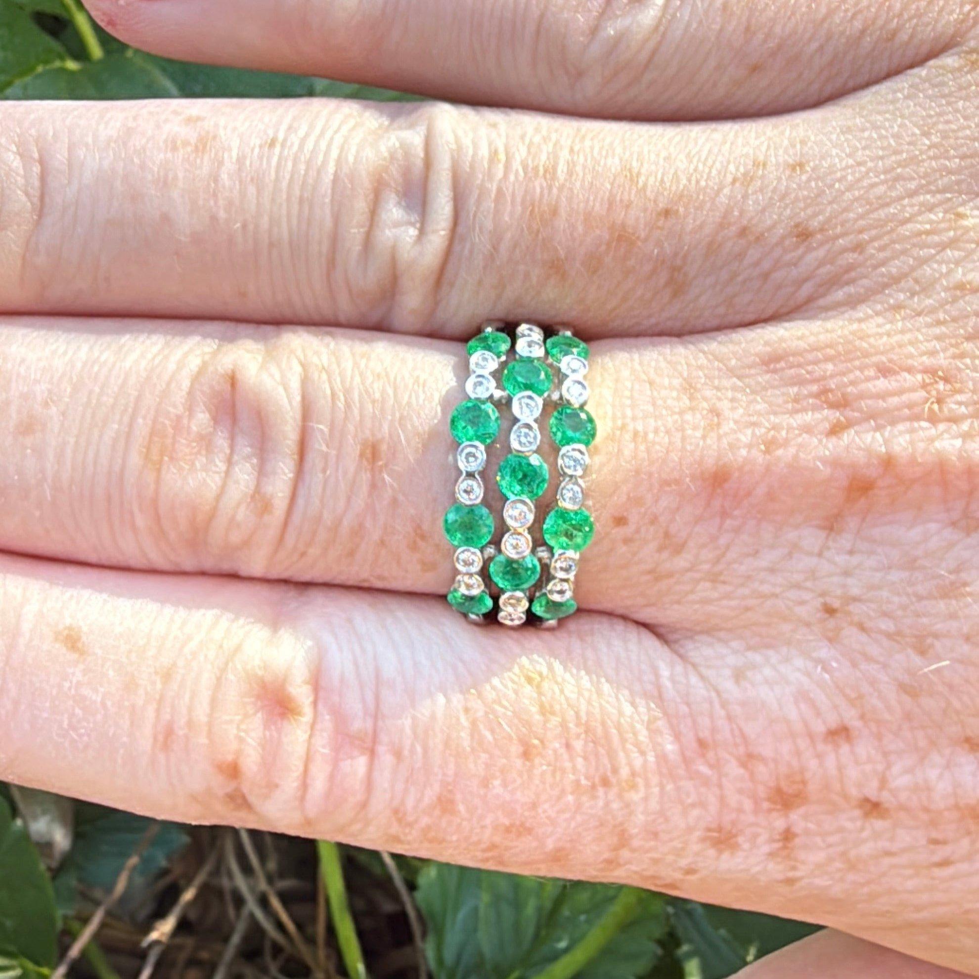 Vintage Smaragd und Diamant 18K Weißgold Ring im Zustand „Gut“ im Angebot in Ben Lomond, CA