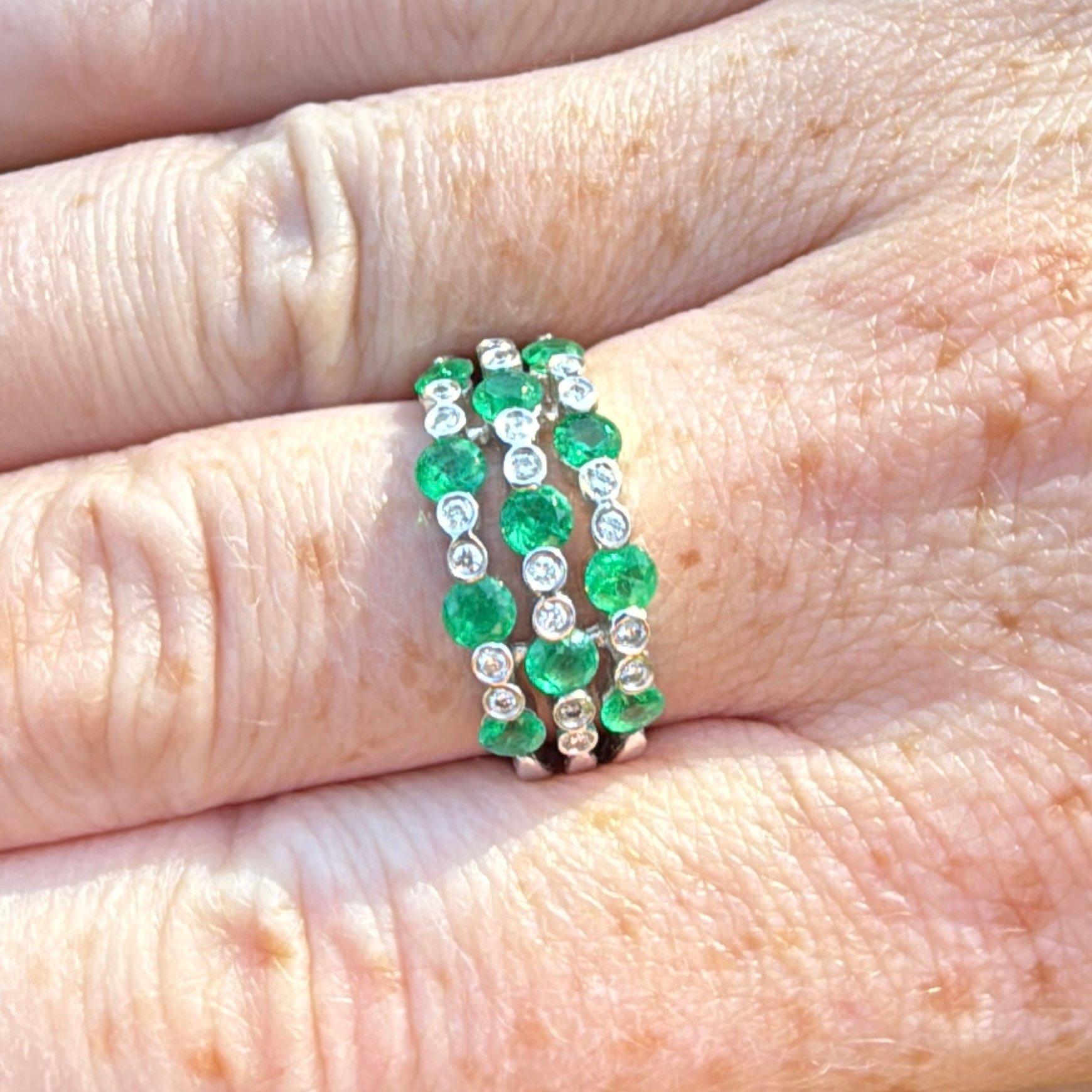 Vintage Smaragd und Diamant 18K Weißgold Ring im Angebot 3