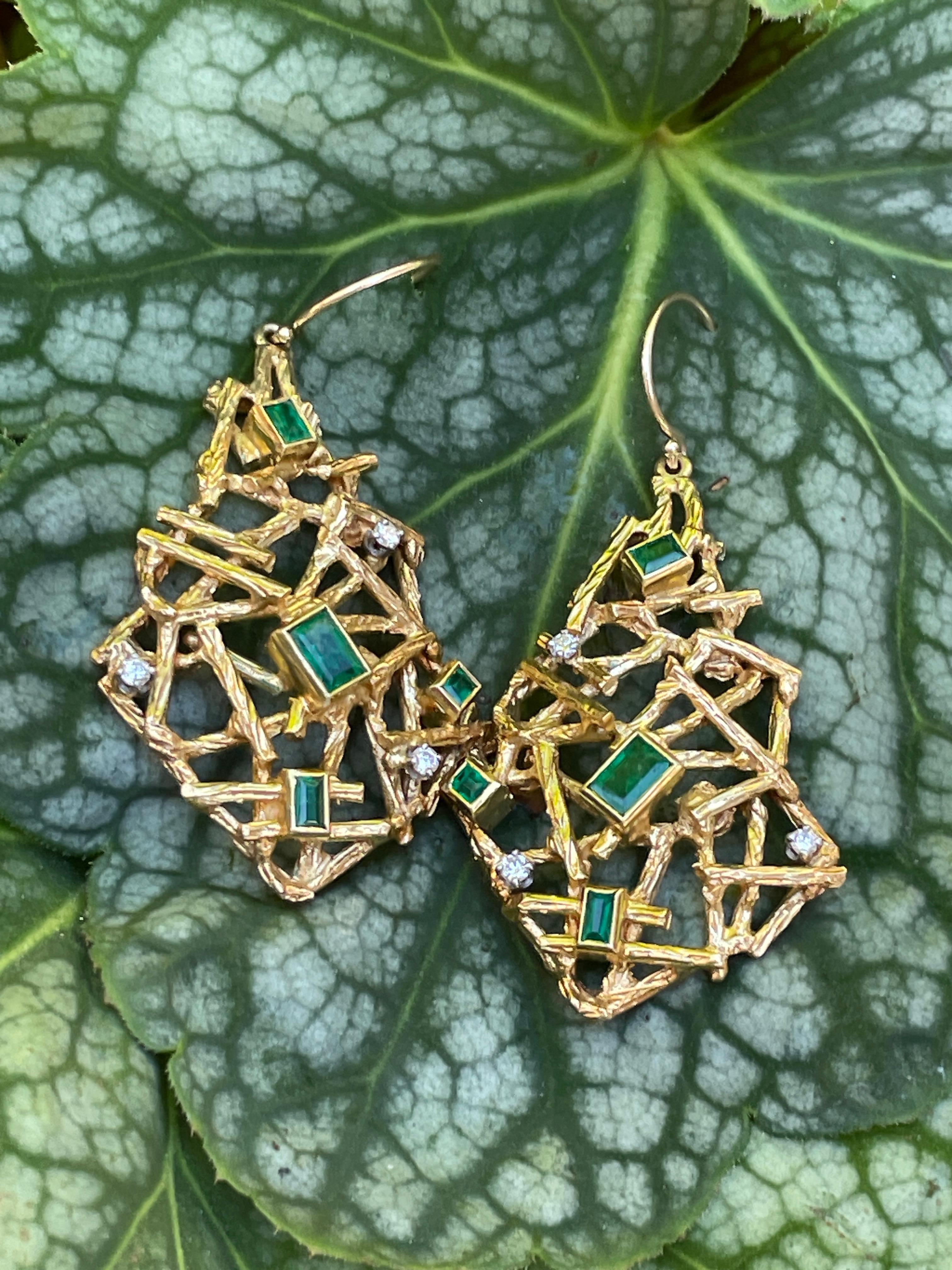 VINTAGE EMERALD and DIAMOND 18K YELLOW GOLD PLATINUM HANDMADE EARRINGS For Sale 5