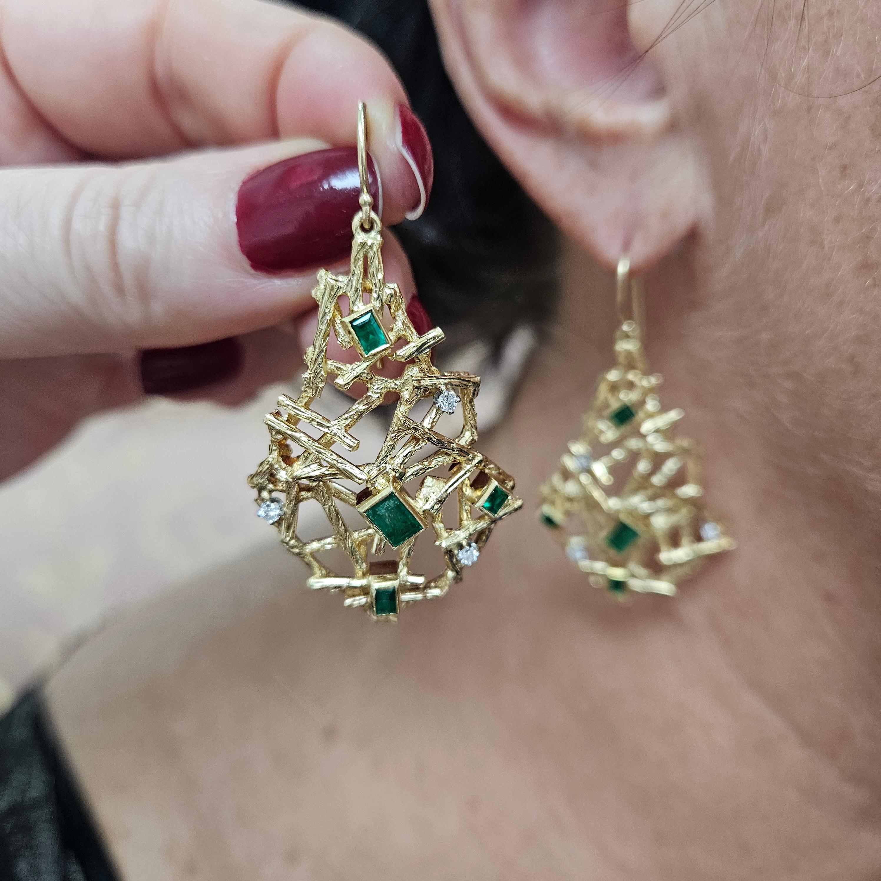 VINTAGE EMERALD and DIAMOND 18K YELLOW GOLD PLATINUM HANDMADE EARRINGS For Sale 6