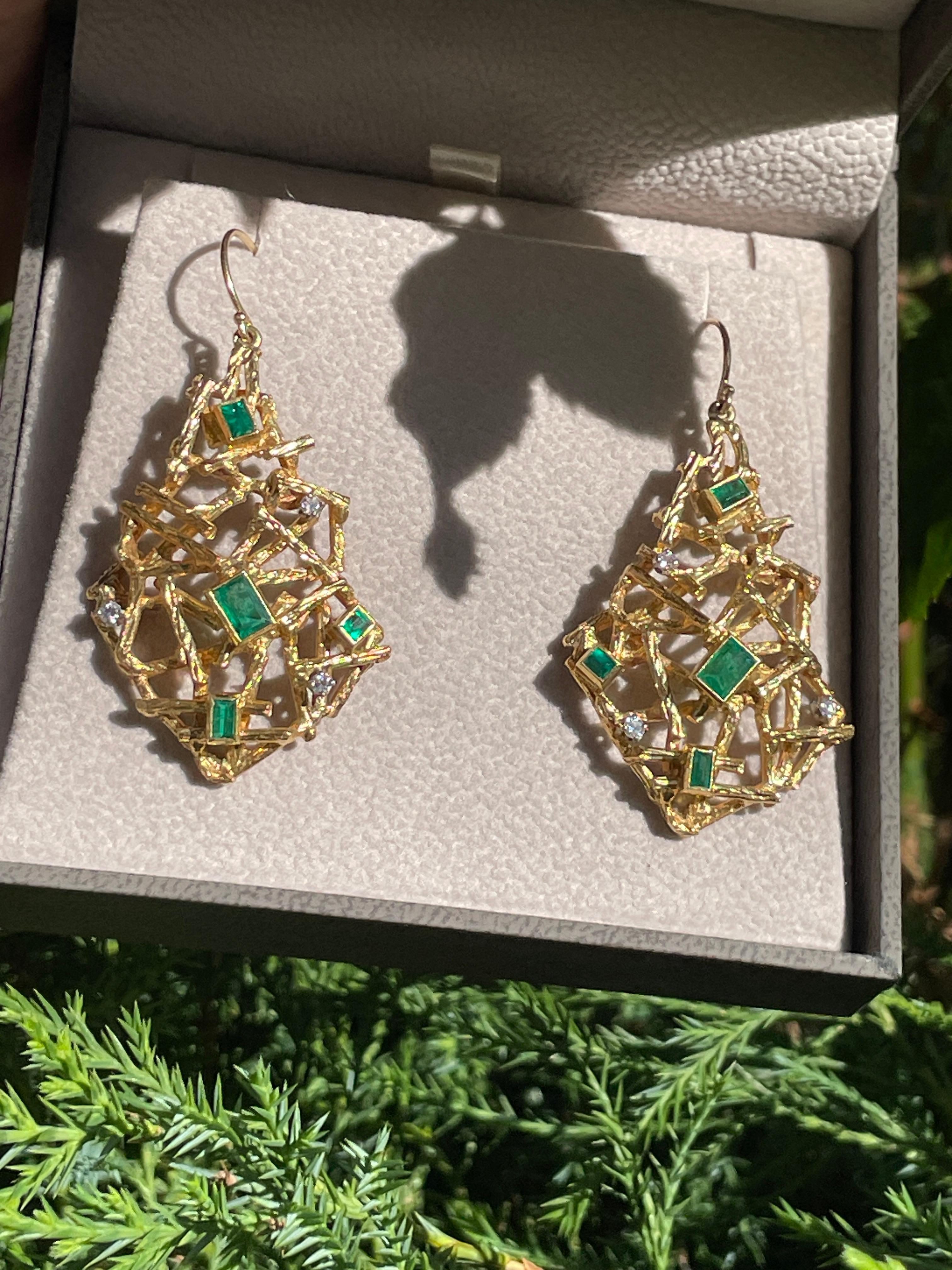 VINTAGE EMERALD and DIAMOND 18K YELLOW GOLD PLATINUM HANDMADE EARRINGS For Sale 7
