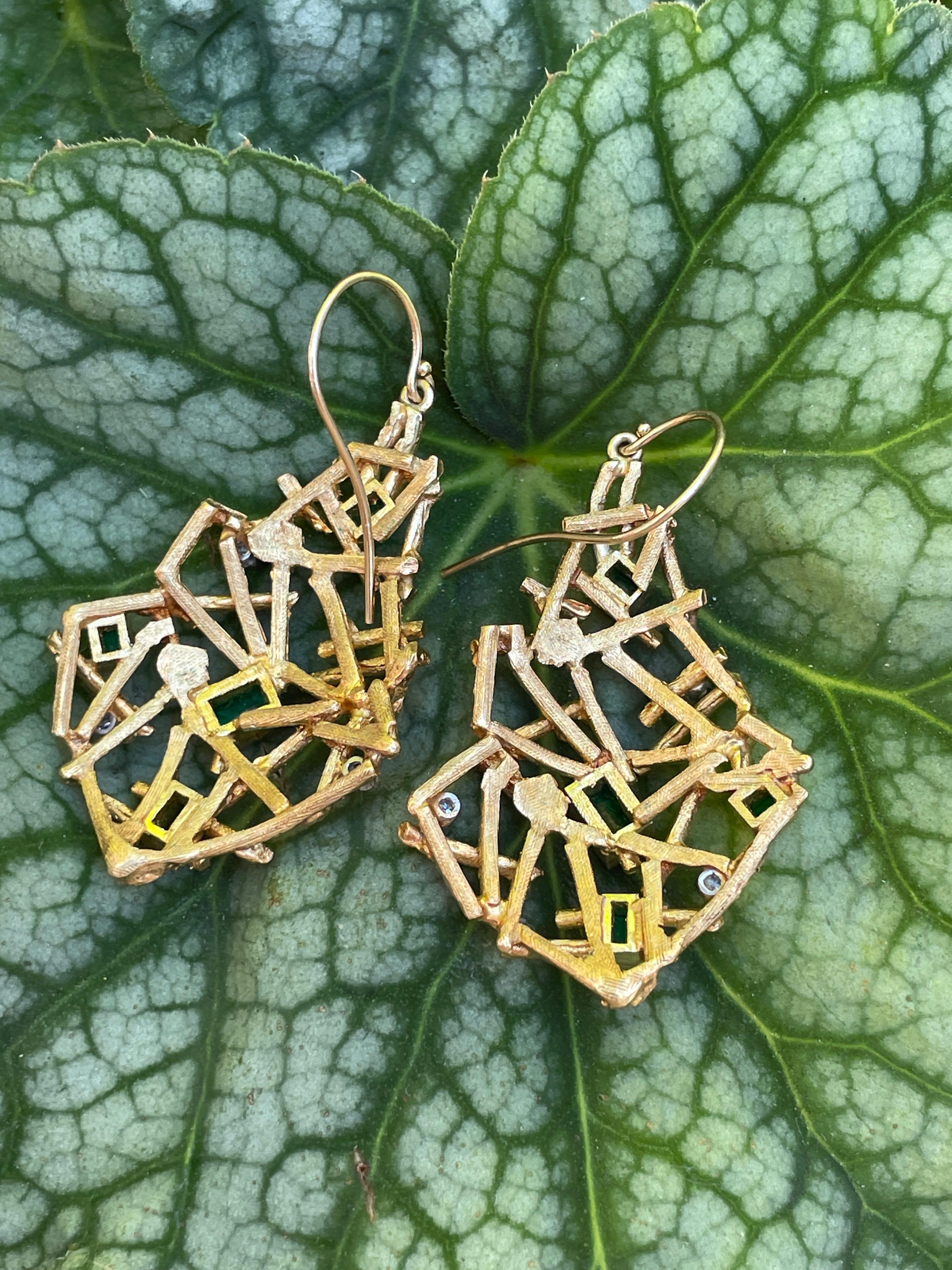 VINTAGE EMERALD and DIAMOND 18K YELLOW GOLD PLATINUM HANDMADE EARRINGS For Sale 8