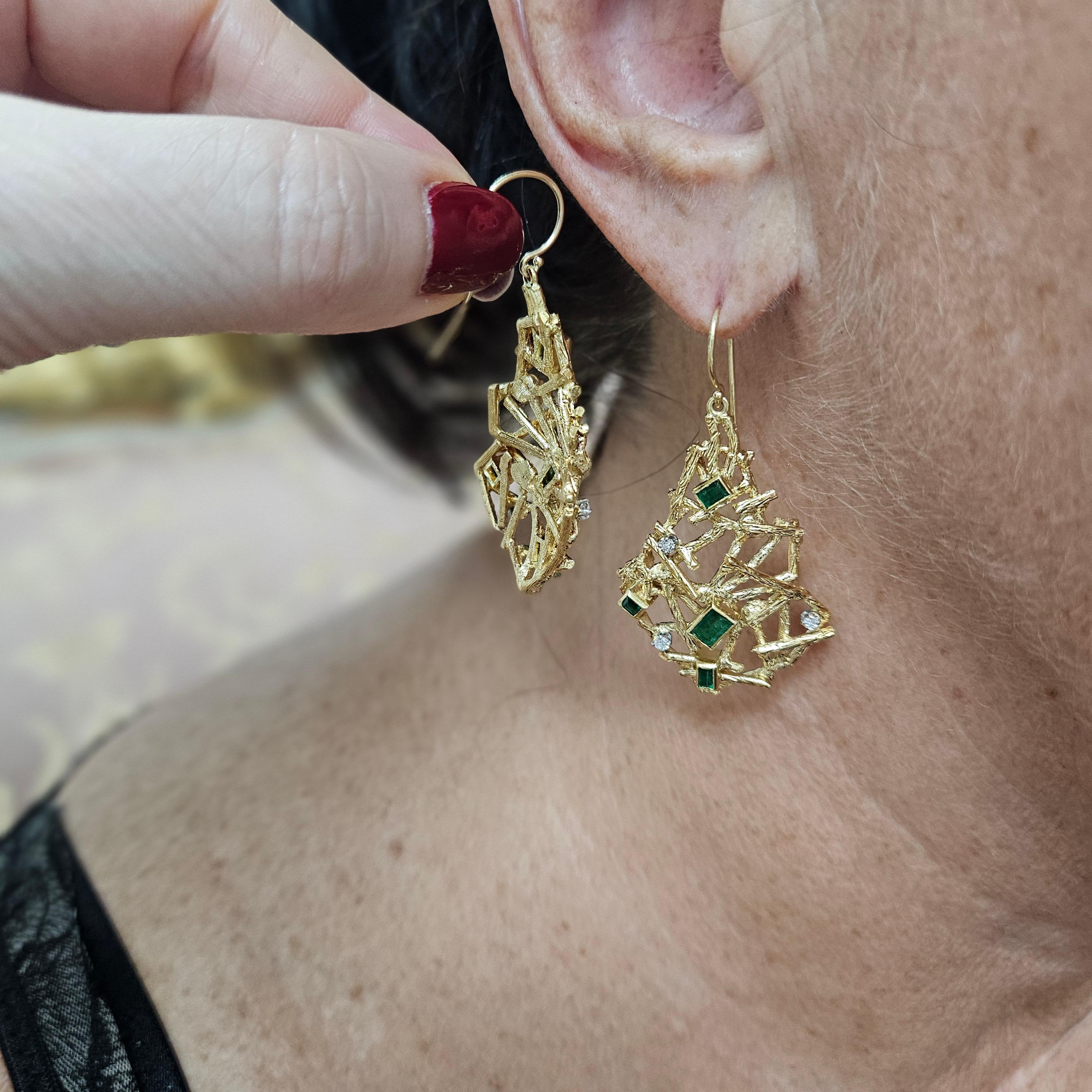 VINTAGE EMERALD and DIAMOND 18K YELLOW GOLD PLATINUM HANDMADE EARRINGS For Sale 9