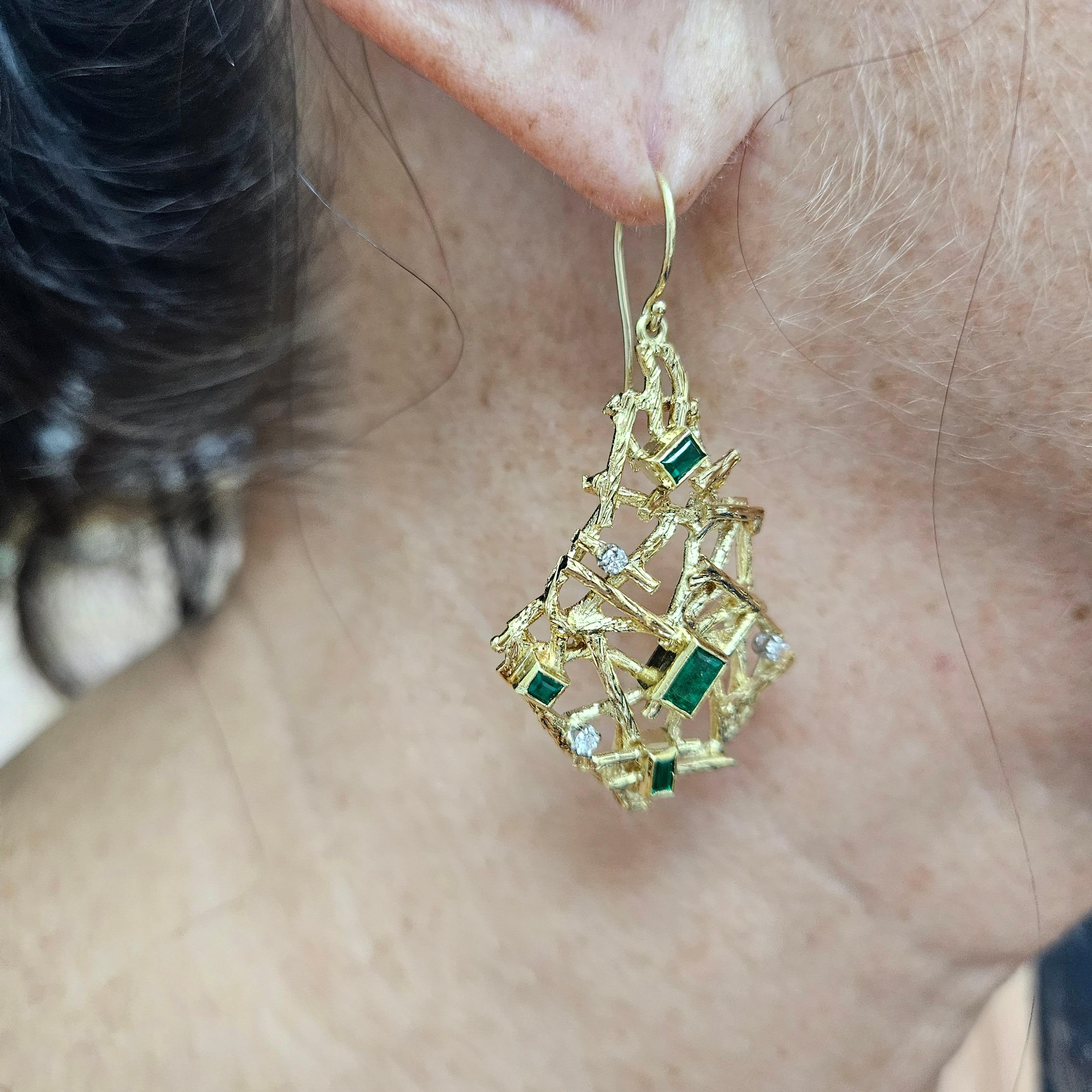 VINTAGE EMERALD and DIAMOND 18K YELLOW GOLD PLATINUM HANDMADE EARRINGS For Sale 11