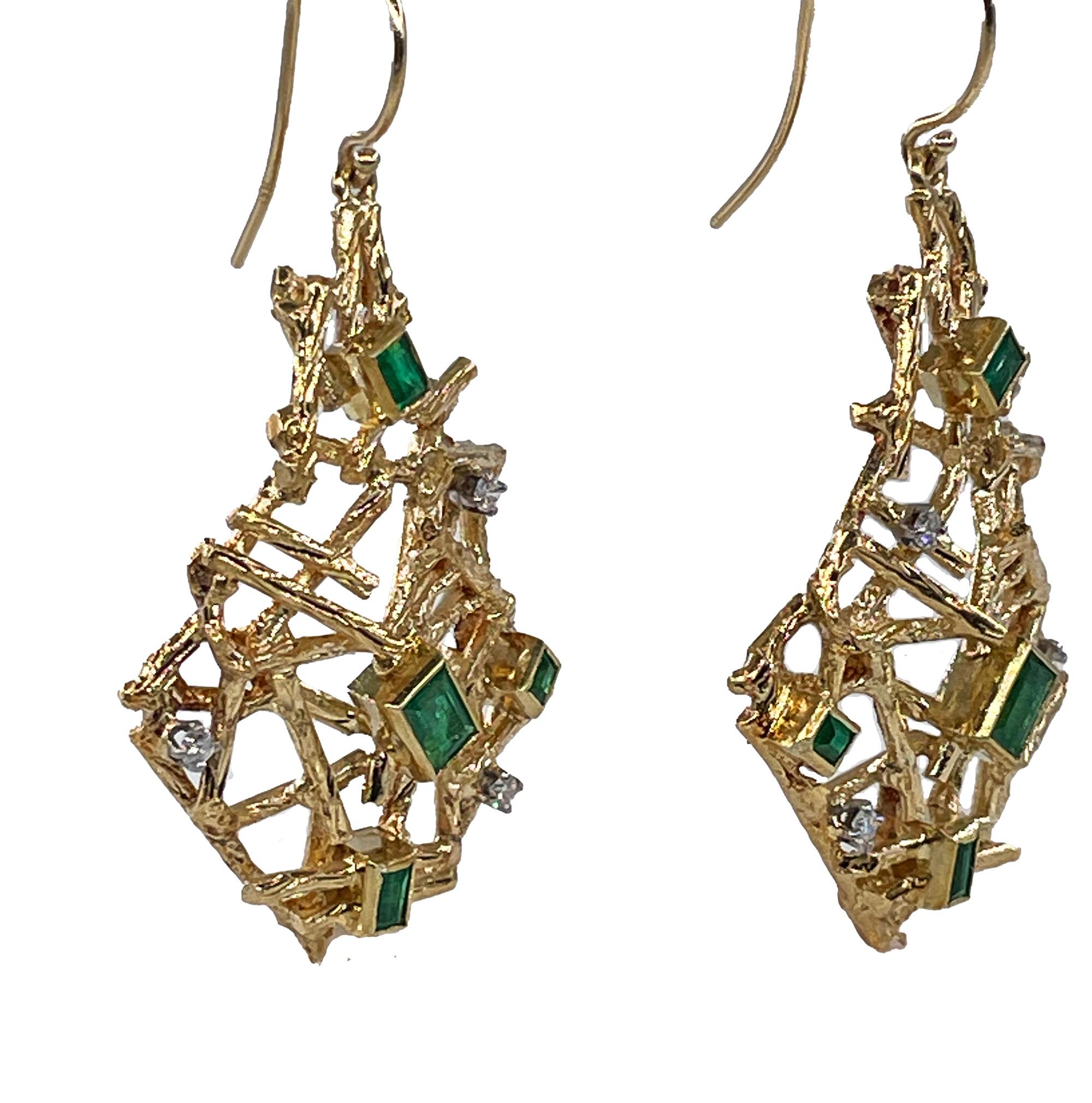 VINTAGE EMERALD and DIAMOND 18K YELLOW GOLD PLATINUM HANDMADE EARRINGS For Sale 1