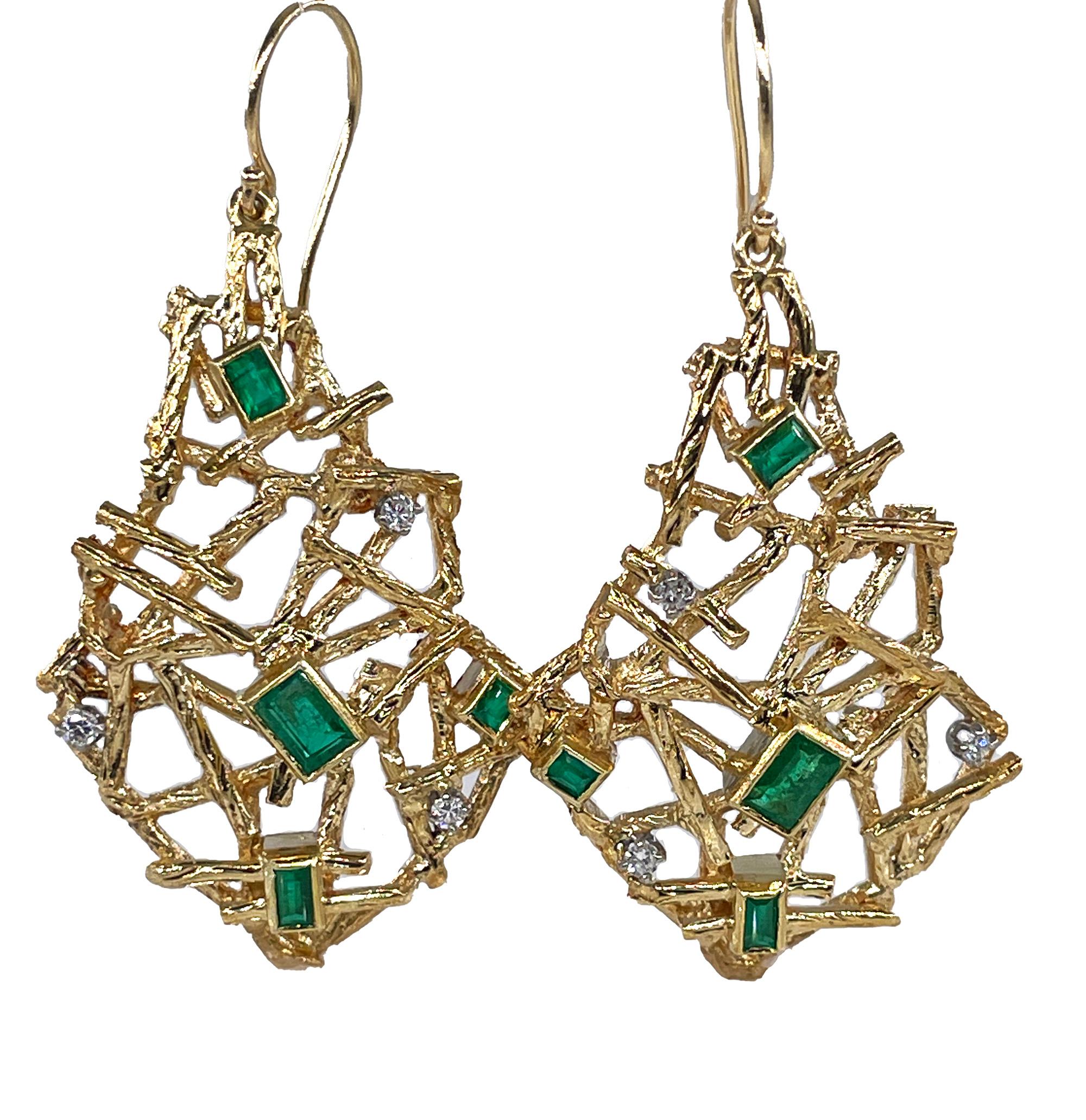 VINTAGE EMERALD and DIAMOND 18K YELLOW GOLD PLATINUM HANDMADE EARRINGS For Sale 2