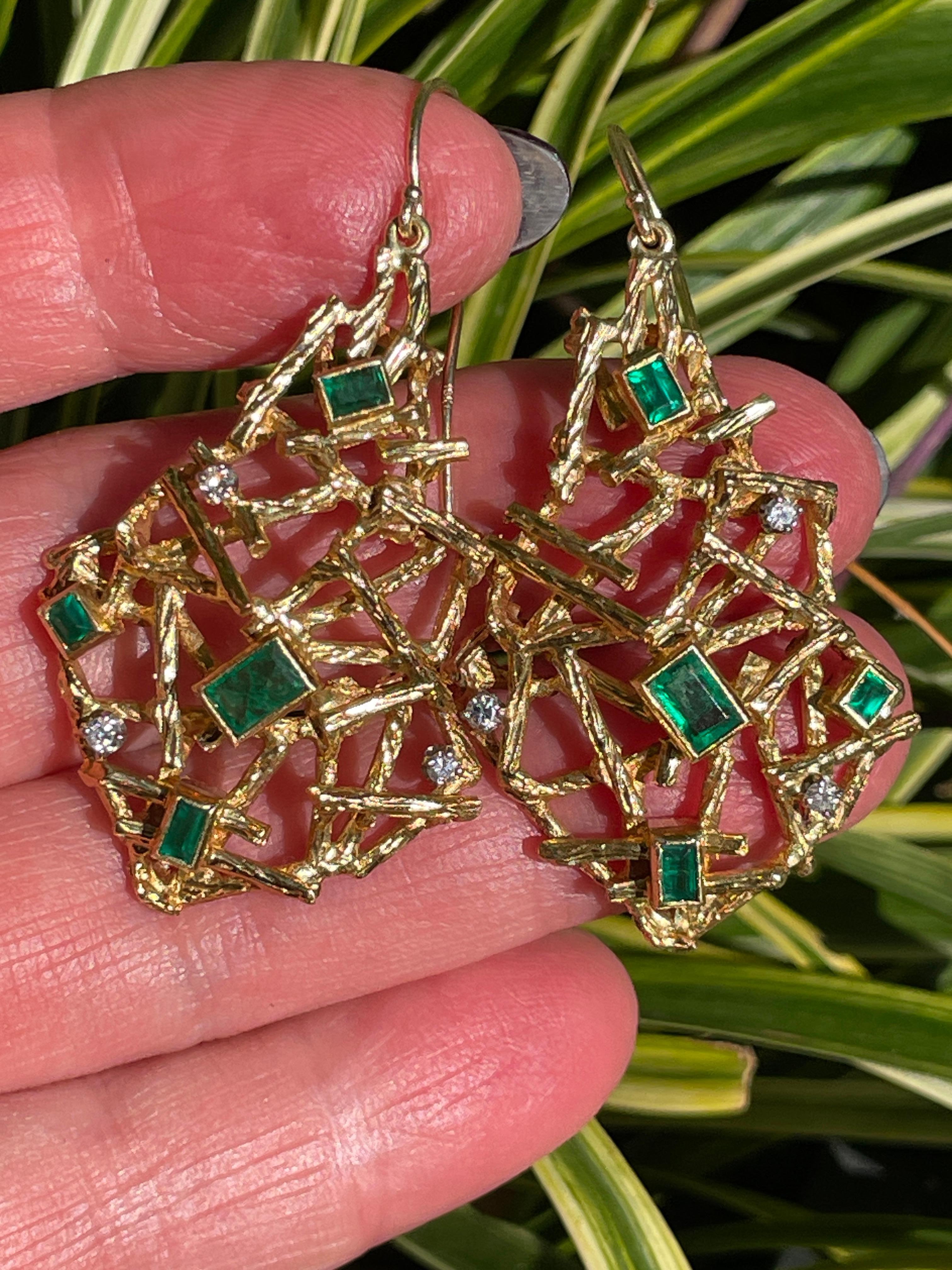 VINTAGE EMERALD and DIAMOND 18K YELLOW GOLD PLATINUM HANDMADE EARRINGS For Sale 3