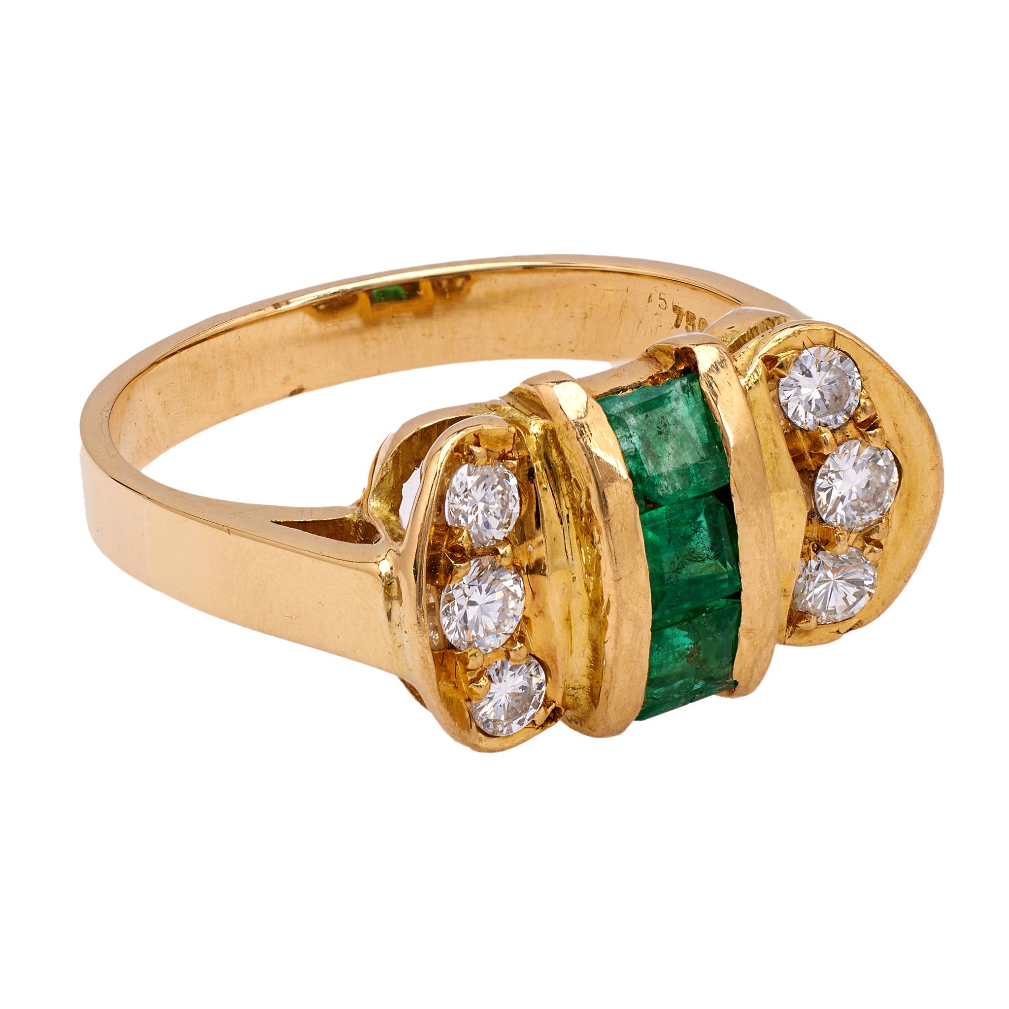 Women's or Men's Vintage Emerald and Diamond 18k Yellow Gold Ring For Sale