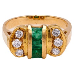 Retro Emerald and Diamond 18k Yellow Gold Ring
