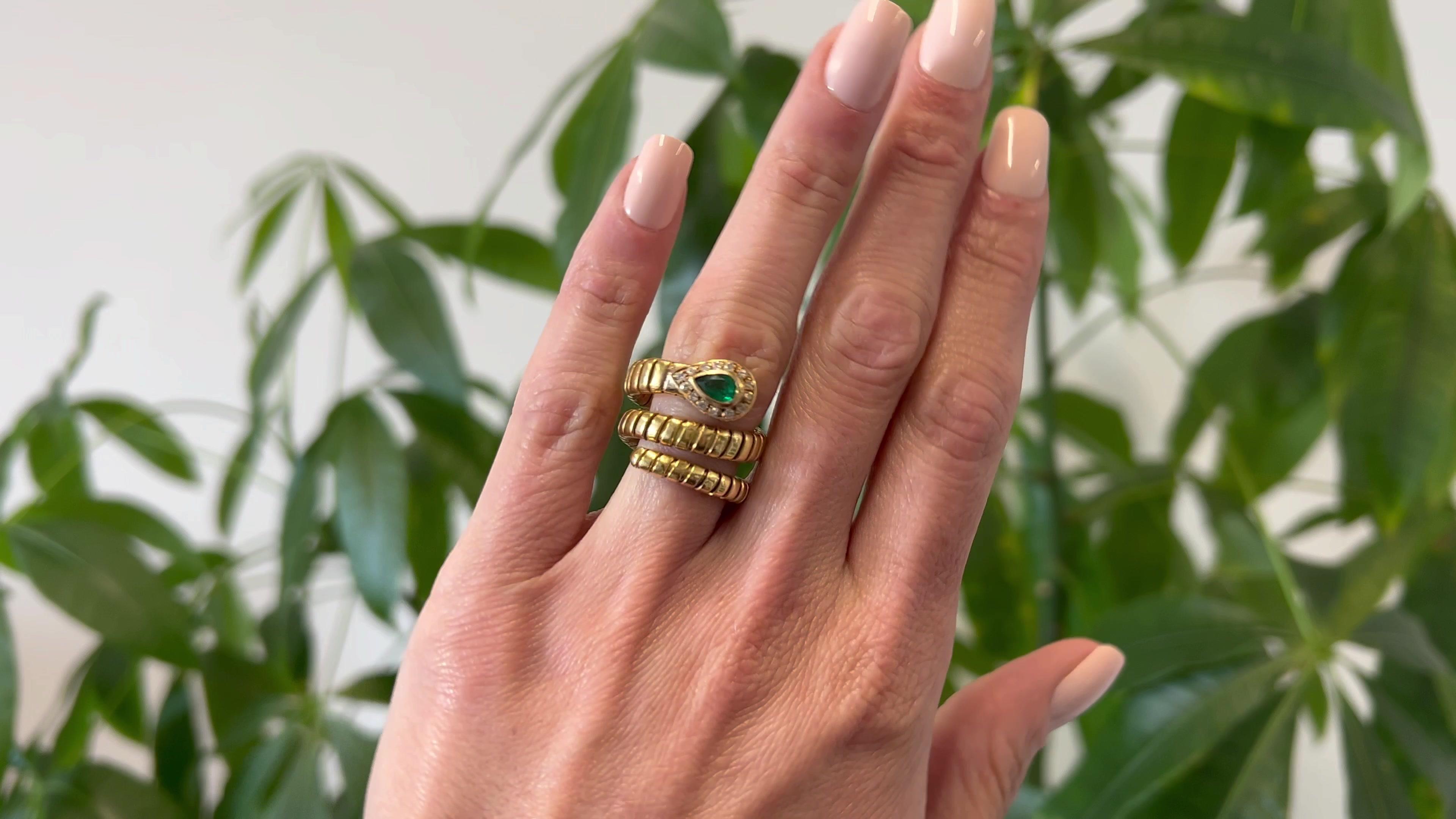 Mixed Cut Vintage Emerald and Diamond 18k Yellow Gold Tubogas Ring