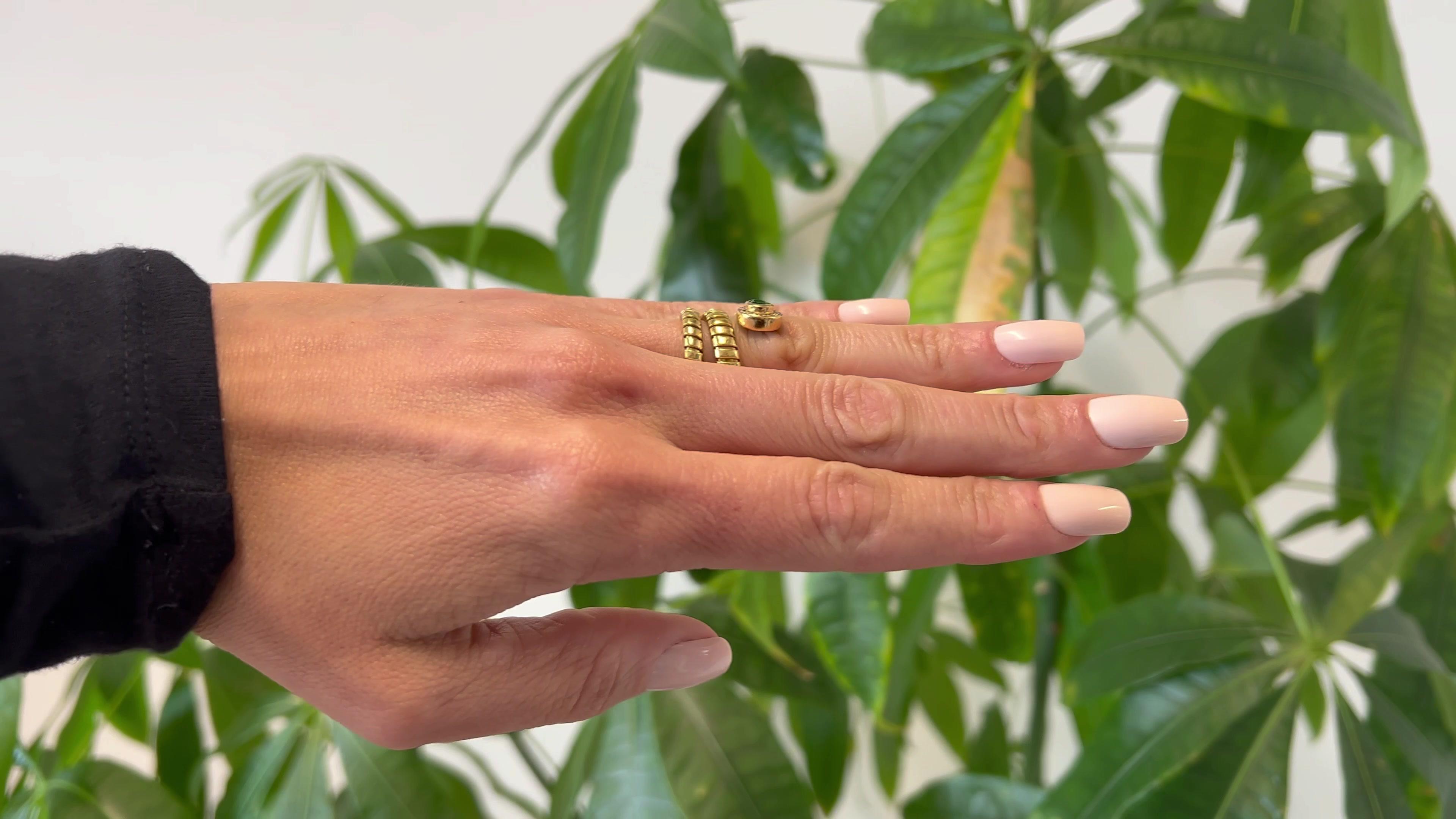 Vintage Emerald and Diamond 18k Yellow Gold Tubogas Ring In Good Condition In Beverly Hills, CA
