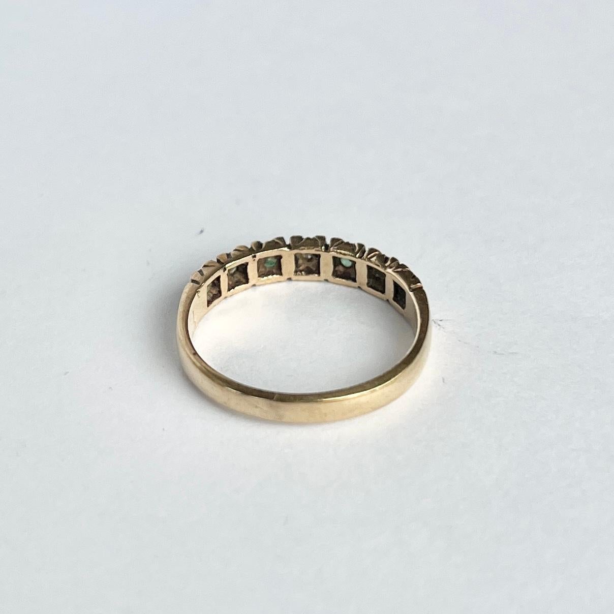 Taille ronde Bracelet éternel vintage en or 9 carats avec émeraude et diamant en vente