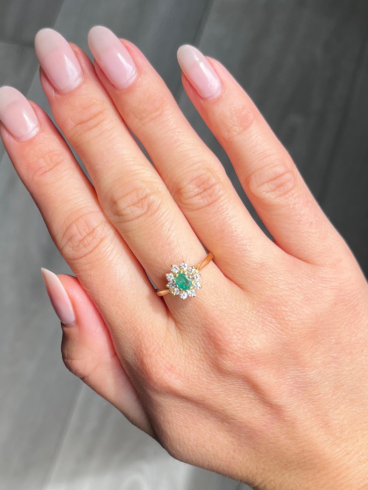 Round Cut Vintage Emerald and Diamond 9 Carat Gold Cluster Ring For Sale