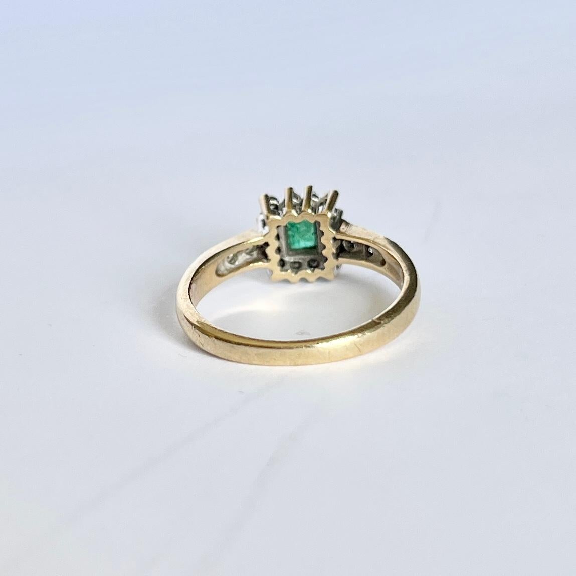 Vintage Emerald and Diamond 9 Carat Gold Cluster Ring In Good Condition In Chipping Campden, GB