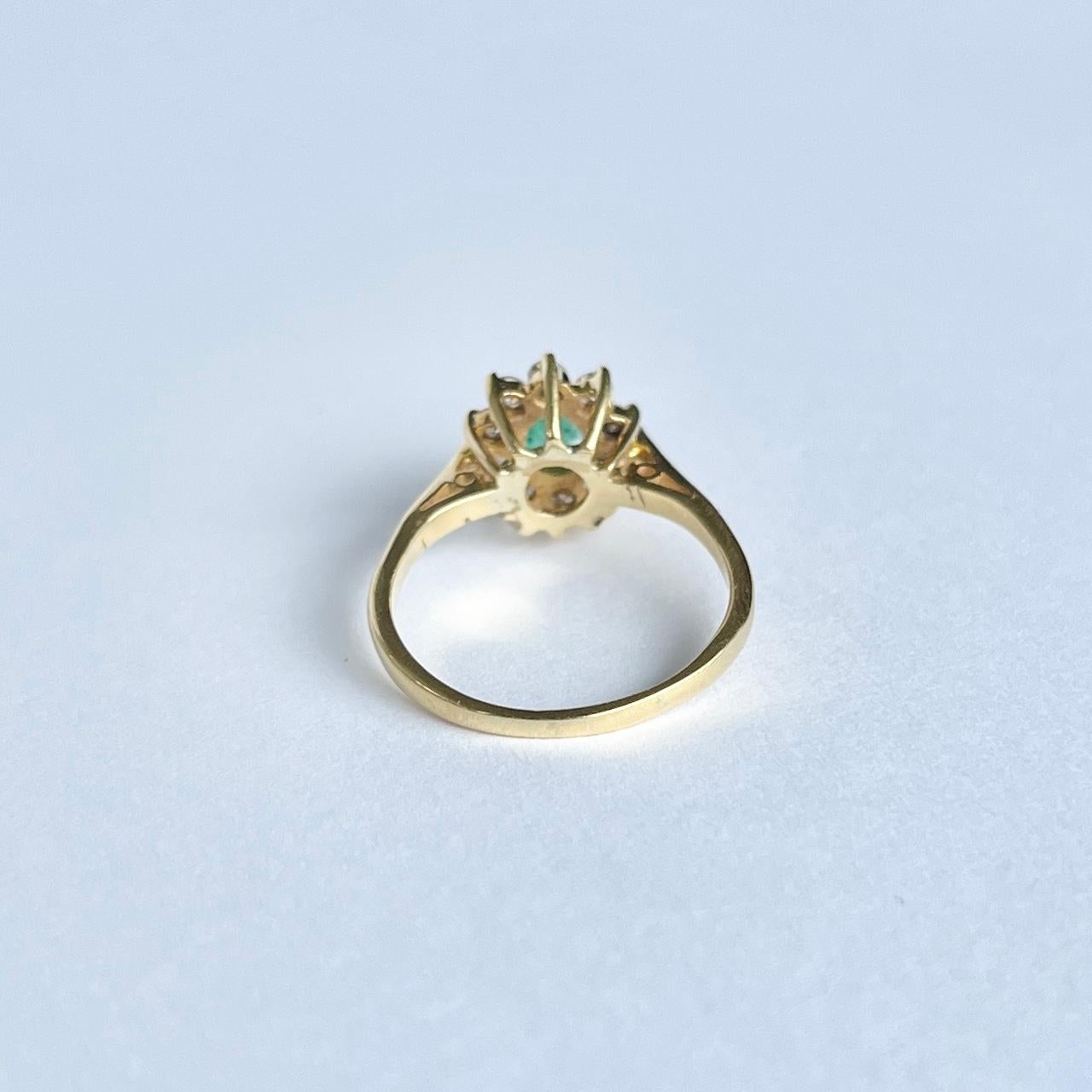 Vintage Emerald and Diamond 9 Carat Gold Cluster Ring In Good Condition For Sale In Chipping Campden, GB