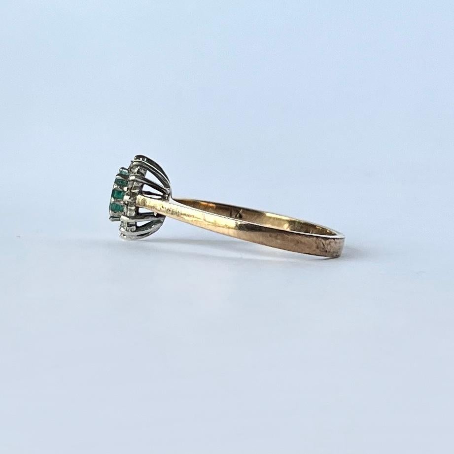 9 Karat Gold Vintage Cluster-Ring mit Smaragd und Diamant Damen im Angebot
