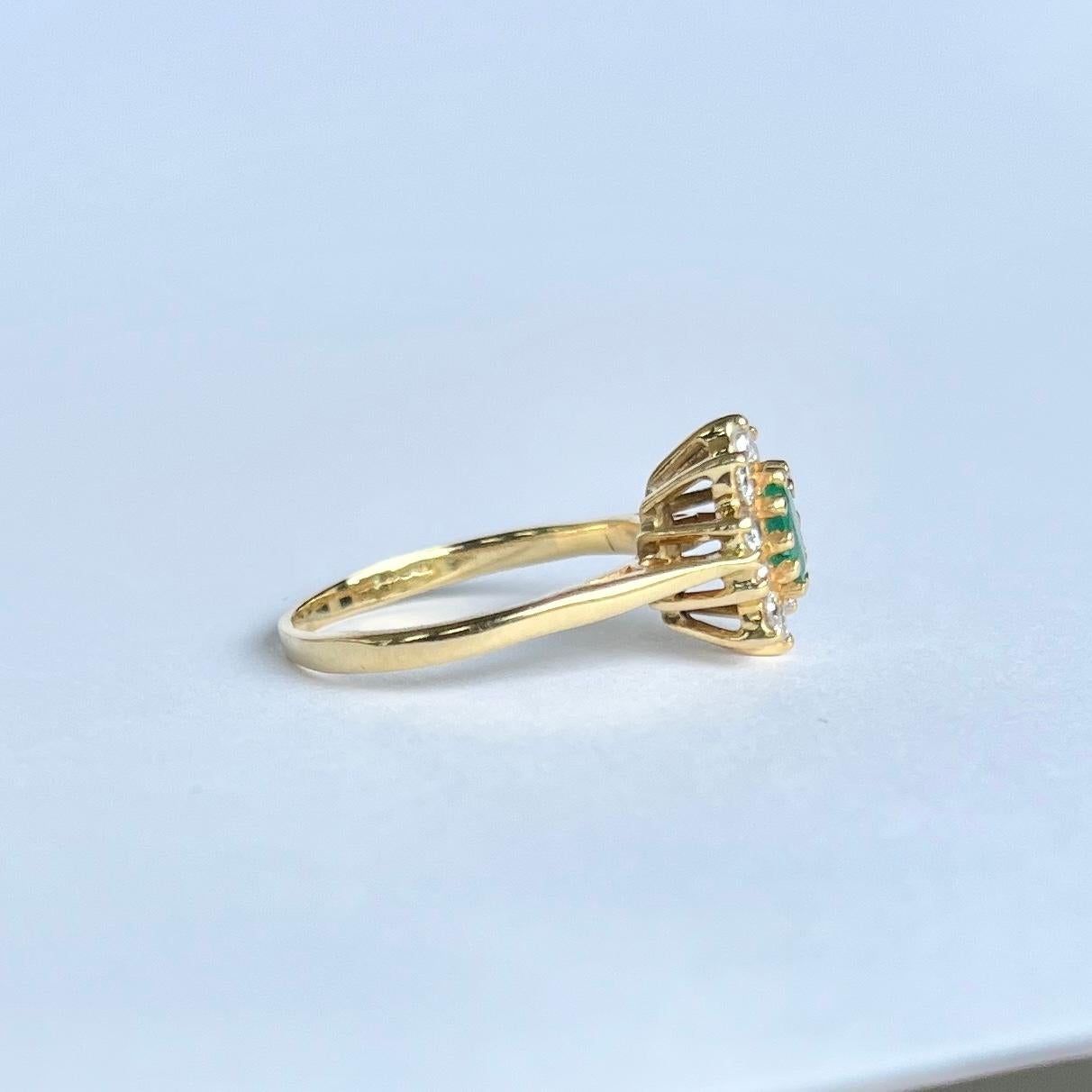 Smaragd- und Diamant-Cluster-Ring aus 9 Karat Gold Damen im Angebot