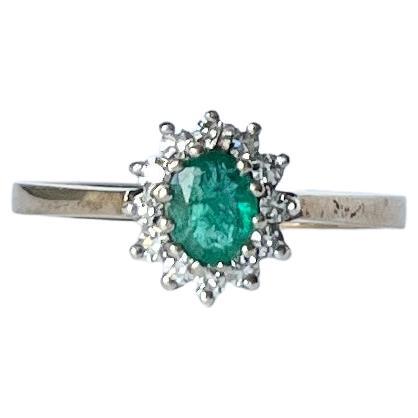 9 Karat Gold Vintage Cluster-Ring mit Smaragd und Diamant im Angebot