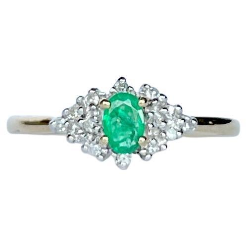 Vintage Emerald and Diamond 9 Carat Gold Cluster Ring For Sale
