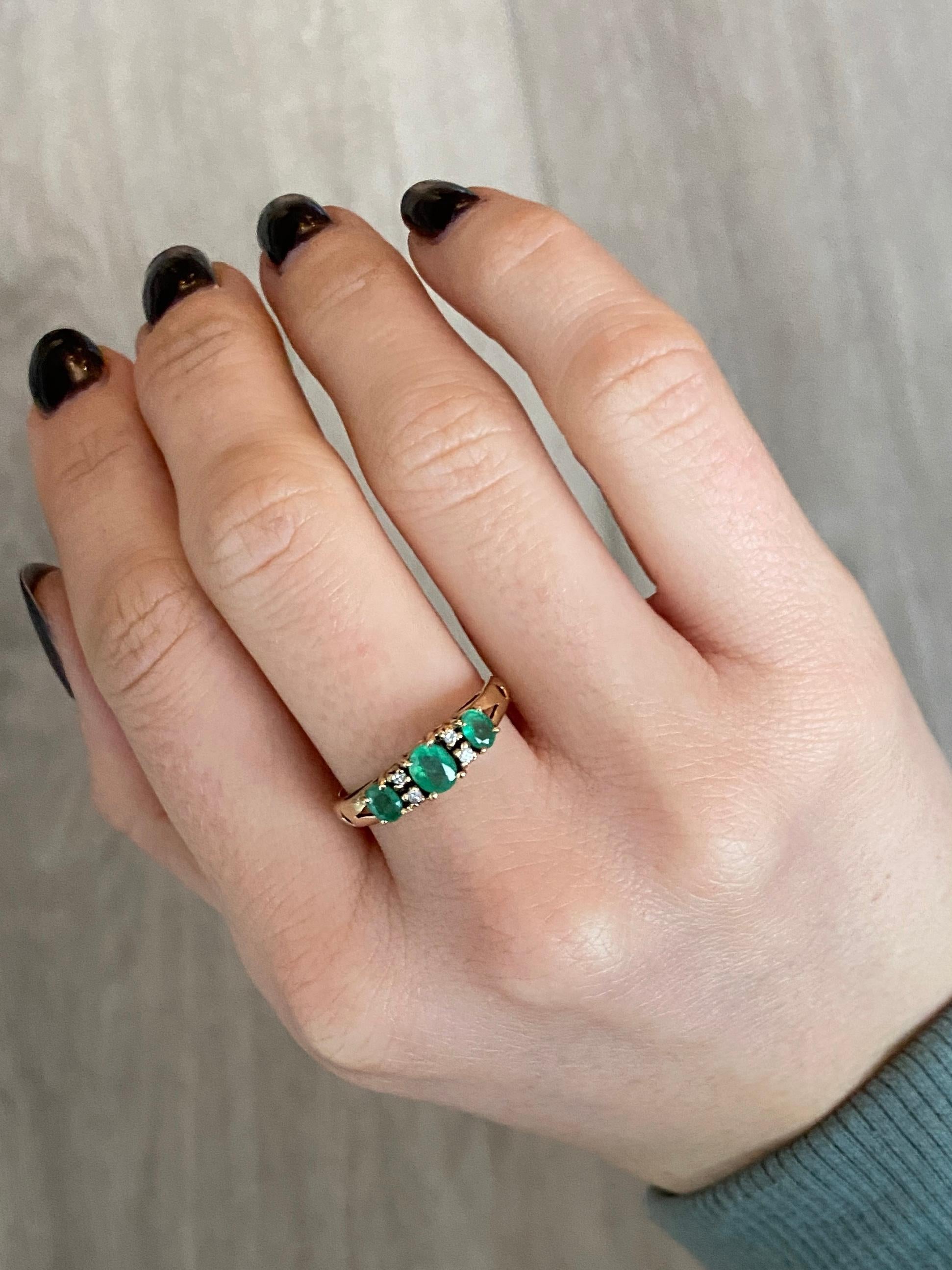 Vintage Emerald and Diamond 9 Carat Gold Three-Stone In Good Condition In Chipping Campden, GB
